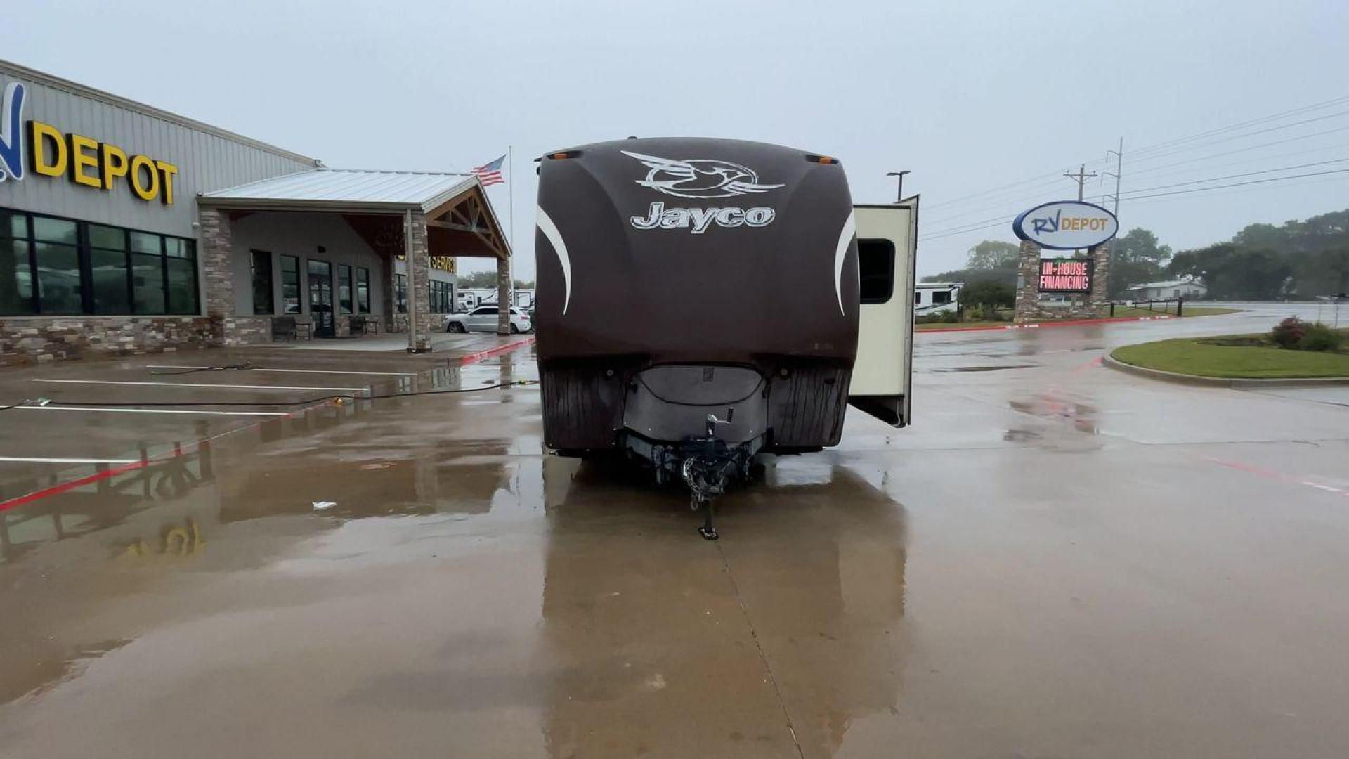 2014 BEIGE JAYCO EAGLEPREMIER 338RETS (1UJBJ0BU9E1) , Length: 39 ft. | Dry Weight: 8,590 lbs. | Gross Weight: 10,950 lbs. | Slides: 3 transmission, located at 4319 N Main St, Cleburne, TX, 76033, (817) 678-5133, 32.385960, -97.391212 - Photo#4