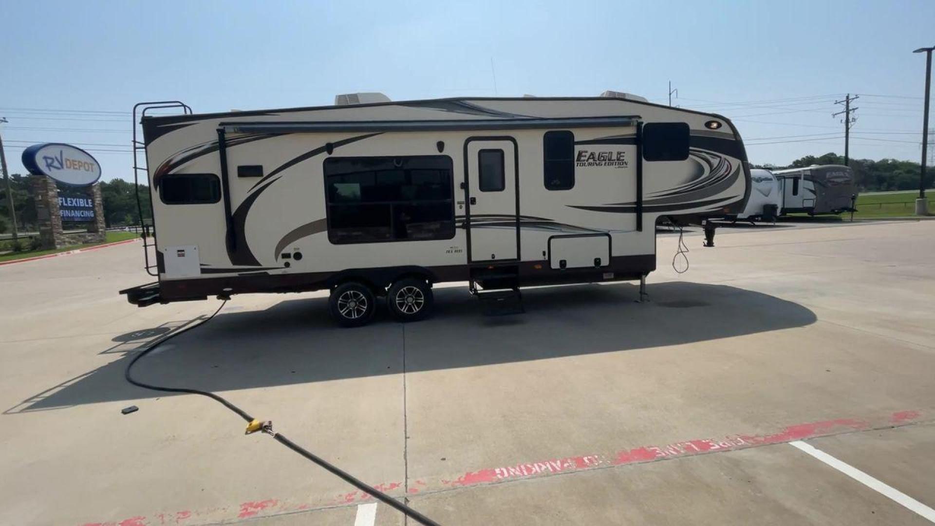 2014 WHITE JAYCO EAGLE 285RKDS (1UJCJ0BP7E2) , located at 4319 N Main St, Cleburne, TX, 76033, (817) 678-5133, 32.385960, -97.391212 - This 2014 Jayco Eagle Fifth Wheel measures just over 32 feet tall and 8 feet wide with a dry weight of 8,390 lbs. It has a GVWR of 10,500 lbs and a hitch weight of 1,725 lbs. This unit also comes with standard automatic heating and automatic cooling rated at 13,500 BTUs. The exterior of this model i - Photo#2