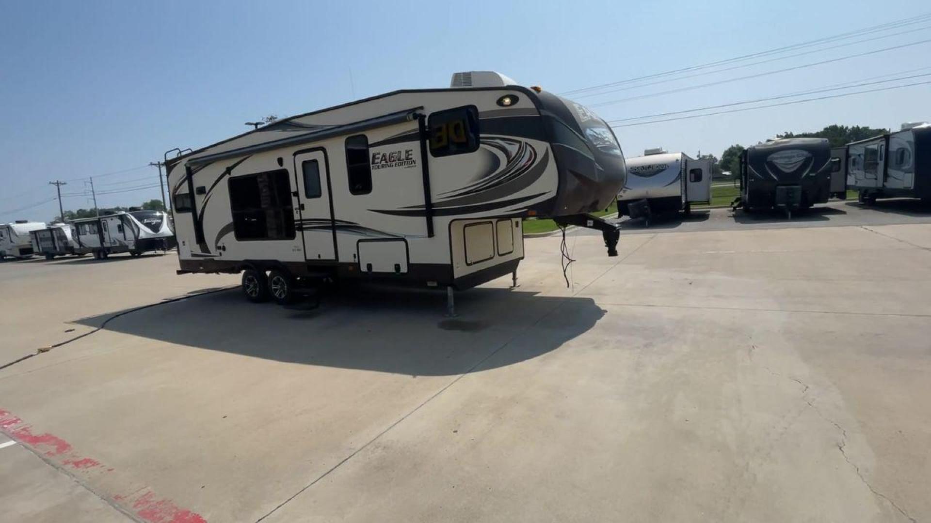 2014 WHITE JAYCO EAGLE 285RKDS (1UJCJ0BP7E2) , located at 4319 N Main St, Cleburne, TX, 76033, (817) 678-5133, 32.385960, -97.391212 - This 2014 Jayco Eagle Fifth Wheel measures just over 32 feet tall and 8 feet wide with a dry weight of 8,390 lbs. It has a GVWR of 10,500 lbs and a hitch weight of 1,725 lbs. This unit also comes with standard automatic heating and automatic cooling rated at 13,500 BTUs. The exterior of this model i - Photo#3