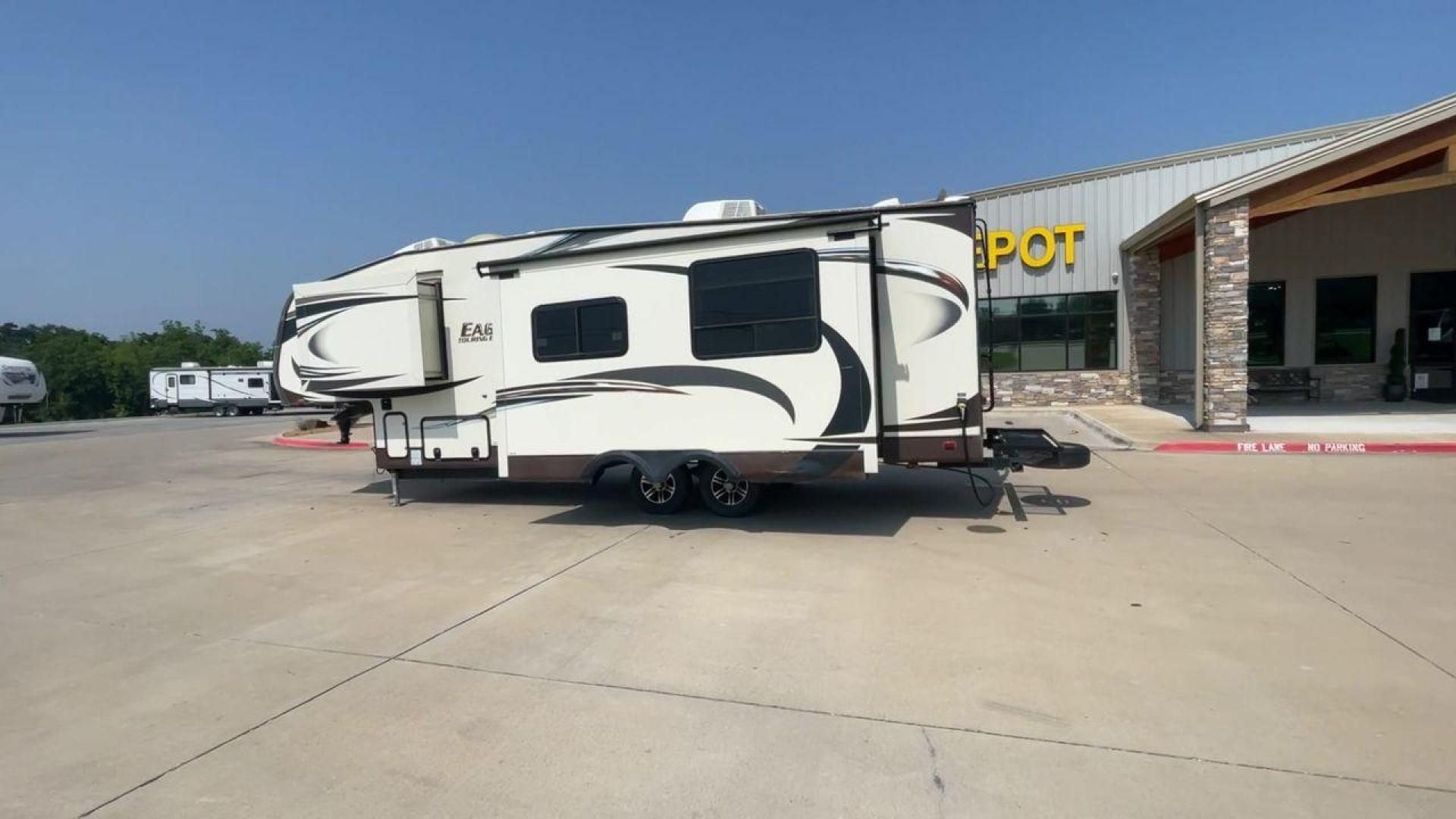 2014 WHITE JAYCO EAGLE 285RKDS (1UJCJ0BP7E2) , located at 4319 N Main St, Cleburne, TX, 76033, (817) 678-5133, 32.385960, -97.391212 - This 2014 Jayco Eagle Fifth Wheel measures just over 32 feet tall and 8 feet wide with a dry weight of 8,390 lbs. It has a GVWR of 10,500 lbs and a hitch weight of 1,725 lbs. This unit also comes with standard automatic heating and automatic cooling rated at 13,500 BTUs. The exterior of this model i - Photo#7