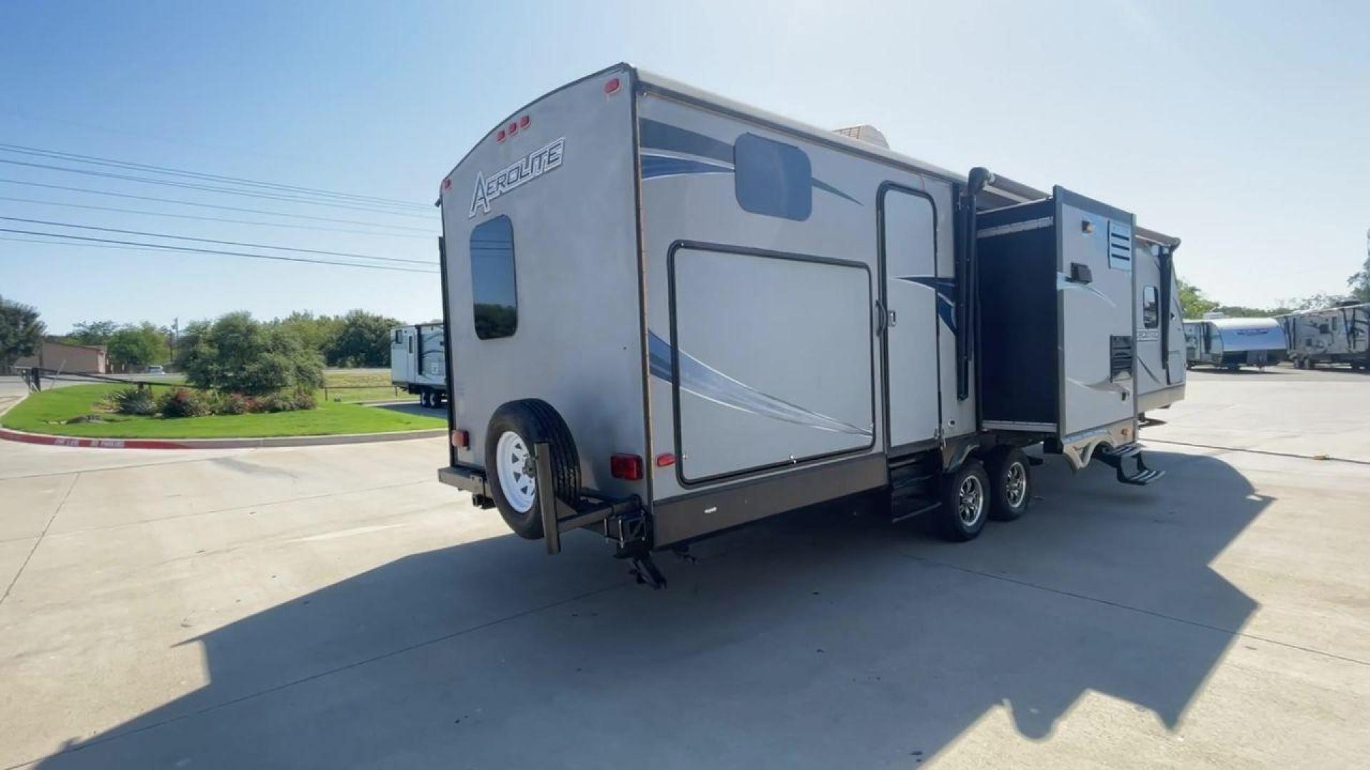 2014 KEYSTONE AEROLITE 319BHSS (47CTAET21EK) , Length: 36.92 ft. | Dry Weight: 8,084 lbs. | Slides: 3 transmission, located at 4319 N Main St, Cleburne, TX, 76033, (817) 678-5133, 32.385960, -97.391212 - Photo#1