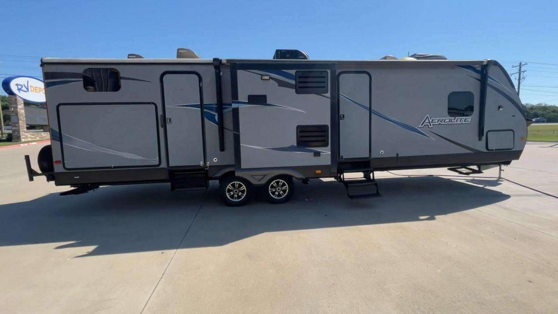 2014 KEYSTONE AEROLITE 319BHSS (47CTAET21EK) , Length: 36.92 ft. | Dry Weight: 8,084 lbs. | Slides: 3 transmission, located at 4319 N Main St, Cleburne, TX, 76033, (817) 678-5133, 32.385960, -97.391212 - Photo#2