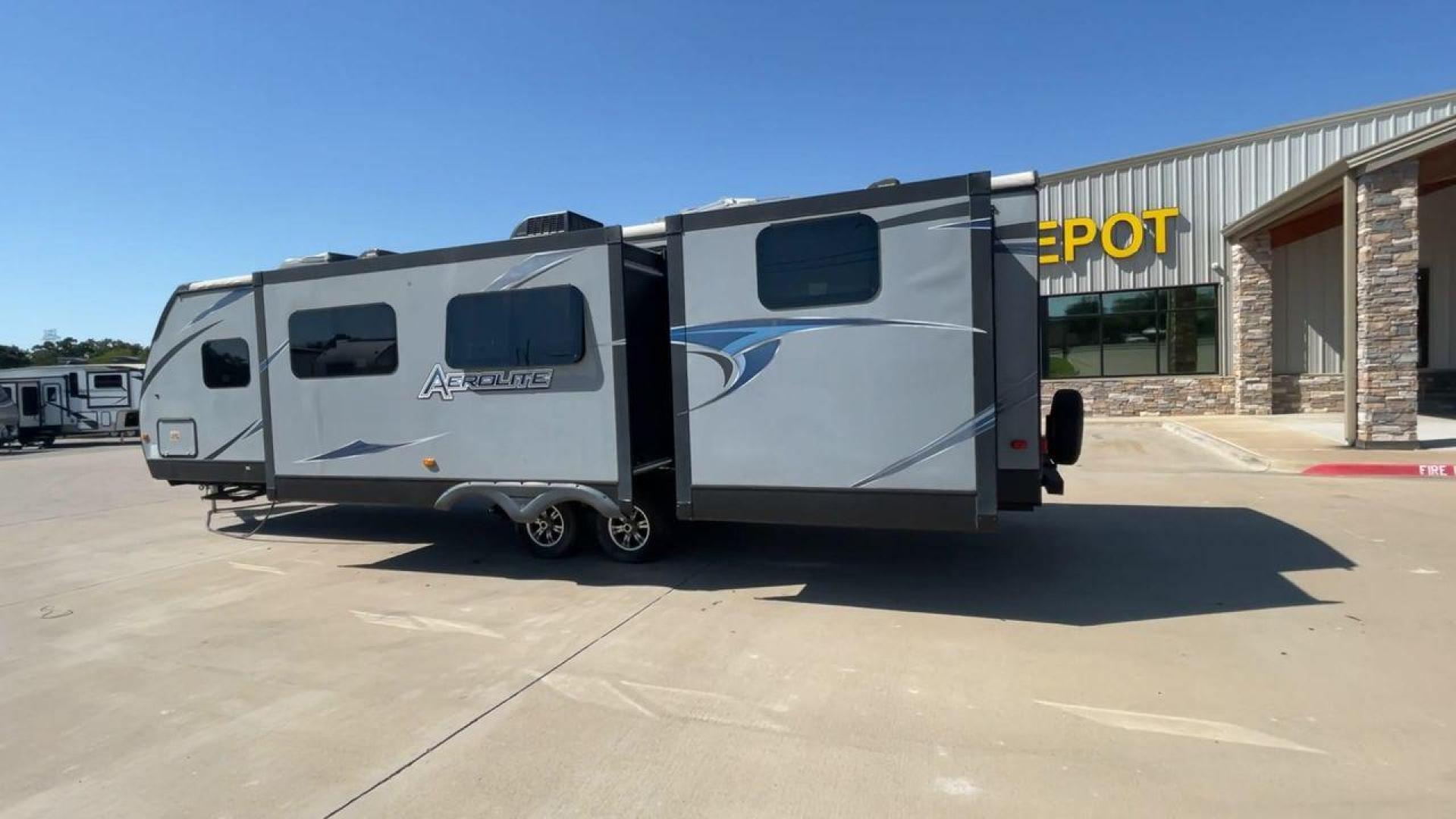 2014 KEYSTONE AEROLITE 319BHSS (47CTAET21EK) , Length: 36.92 ft. | Dry Weight: 8,084 lbs. | Slides: 3 transmission, located at 4319 N Main St, Cleburne, TX, 76033, (817) 678-5133, 32.385960, -97.391212 - Photo#7