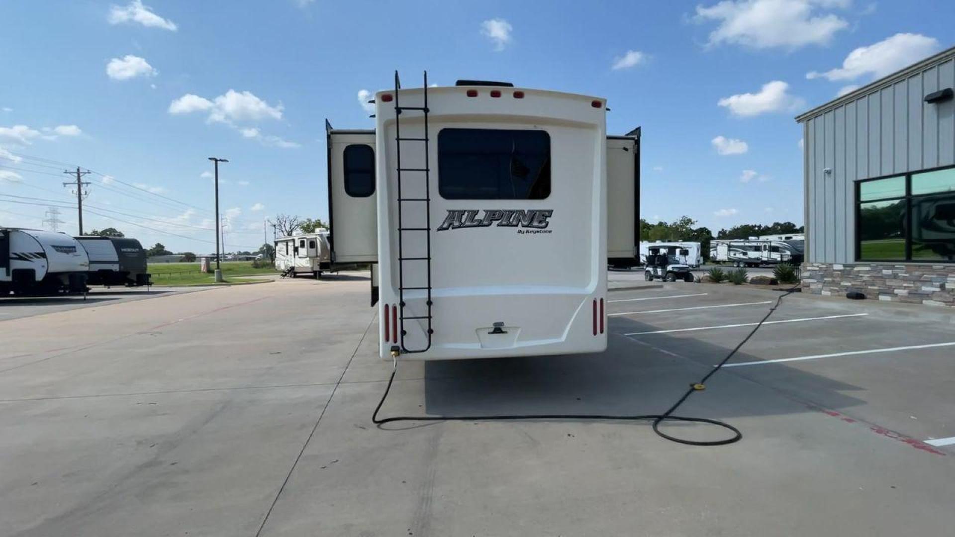 2014 GRAY KEYSTONE ALPINE 3620FL (4YDF36222EE) , Length: 39.08 ft. | Dry Weight: 12,370 lbs. | Gross Weight: 15,500 lbs. | Slides: 6 transmission, located at 4319 N Main St, Cleburne, TX, 76033, (817) 678-5133, 32.385960, -97.391212 - Experience the 2014 Alpine 3620FL fifth wheel, the pinnacle of comfort and elegance. This RV, painstakingly designed and built by Alpine, provides the best possible fifth wheel travel experience for individuals who want nothing less. The dimensions of this unit are 39.08 ft in length, 8 ft in width, - Photo#8