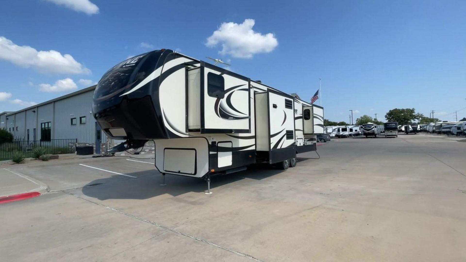 2014 GRAY KEYSTONE ALPINE 3620FL (4YDF36222EE) , Length: 39.08 ft. | Dry Weight: 12,370 lbs. | Gross Weight: 15,500 lbs. | Slides: 6 transmission, located at 4319 N Main St, Cleburne, TX, 76033, (817) 678-5133, 32.385960, -97.391212 - Experience the 2014 Alpine 3620FL fifth wheel, the pinnacle of comfort and elegance. This RV, painstakingly designed and built by Alpine, provides the best possible fifth wheel travel experience for individuals who want nothing less. The dimensions of this unit are 39.08 ft in length, 8 ft in width, - Photo#5