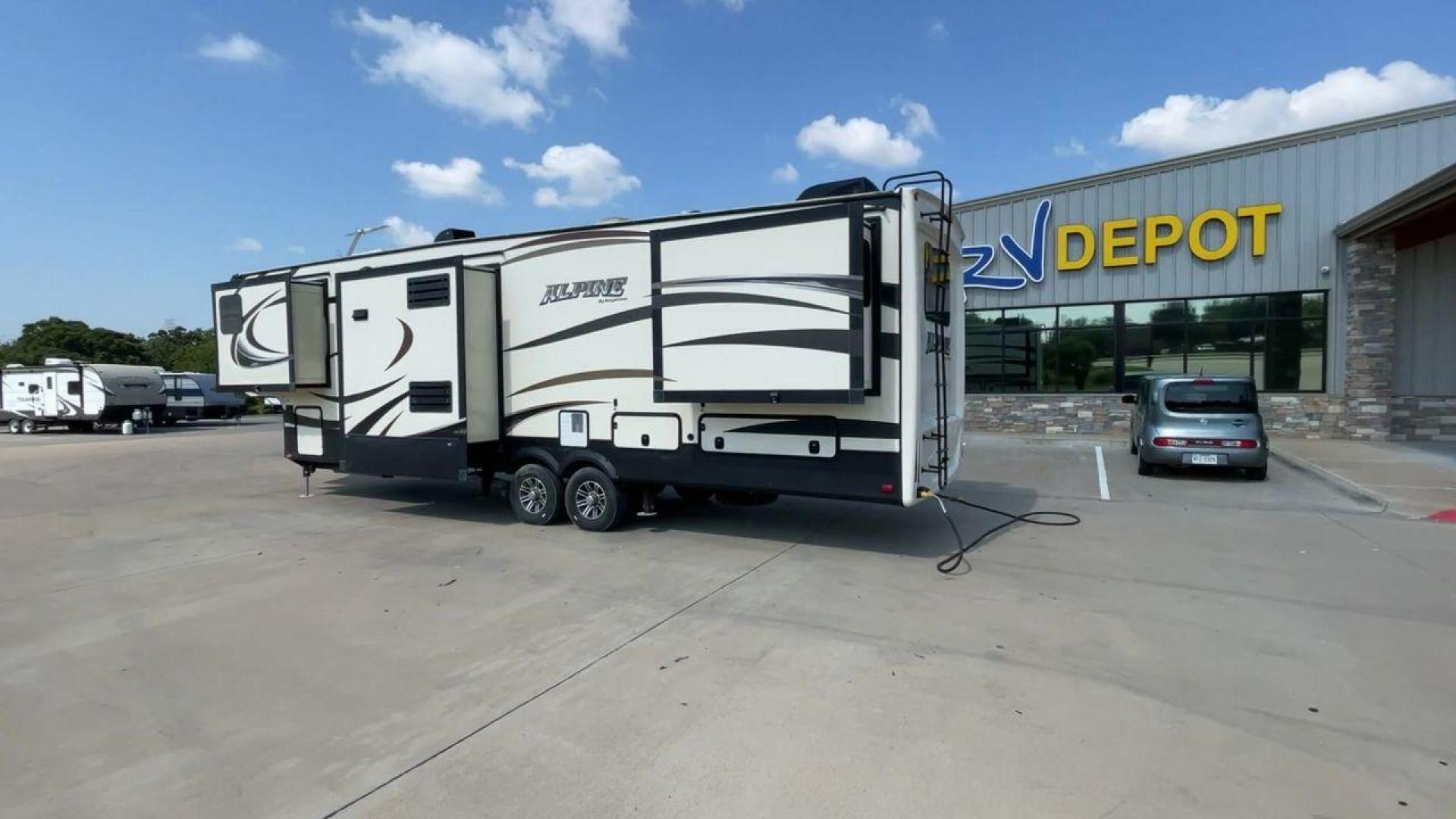 2014 GRAY KEYSTONE ALPINE 3620FL (4YDF36222EE) , Length: 39.08 ft. | Dry Weight: 12,370 lbs. | Gross Weight: 15,500 lbs. | Slides: 6 transmission, located at 4319 N Main St, Cleburne, TX, 76033, (817) 678-5133, 32.385960, -97.391212 - Experience the 2014 Alpine 3620FL fifth wheel, the pinnacle of comfort and elegance. This RV, painstakingly designed and built by Alpine, provides the best possible fifth wheel travel experience for individuals who want nothing less. The dimensions of this unit are 39.08 ft in length, 8 ft in width, - Photo#7