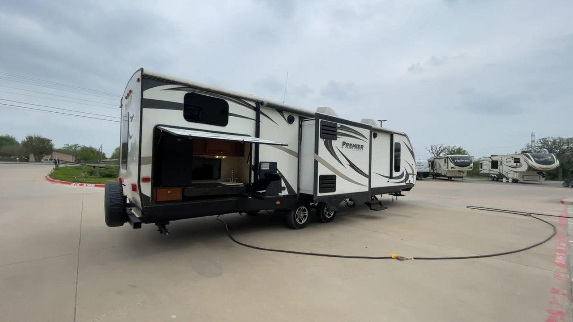 2014 KEYSTONE BULLET 34BHPR (4YDT34B25ED) , located at 4319 N Main St, Cleburne, TX, 76033, (817) 678-5133, 32.385960, -97.391212 - Photo#1