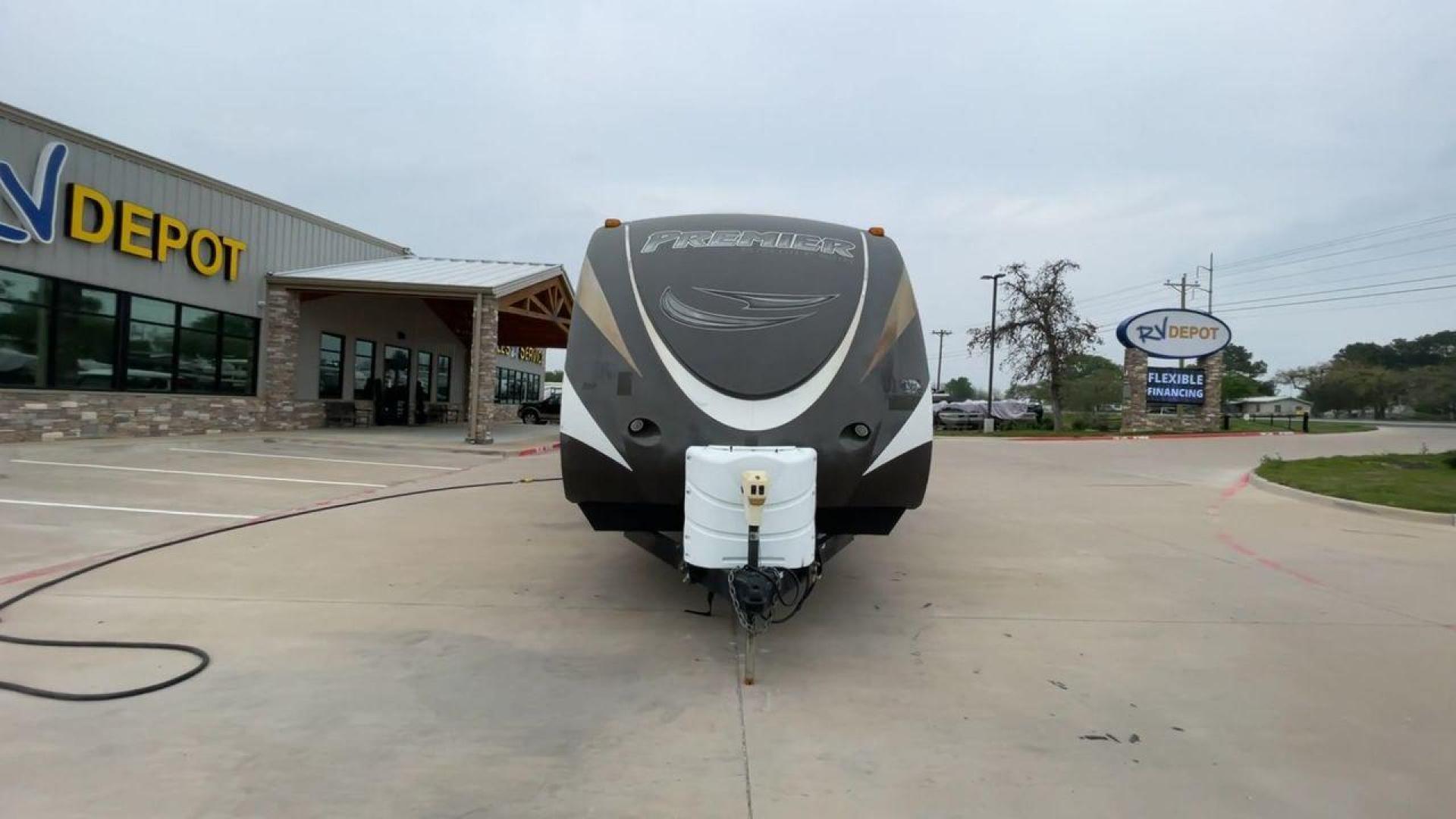 2014 KEYSTONE BULLET 34BHPR (4YDT34B25ED) , located at 4319 N Main St, Cleburne, TX, 76033, (817) 678-5133, 32.385960, -97.391212 - Photo#4