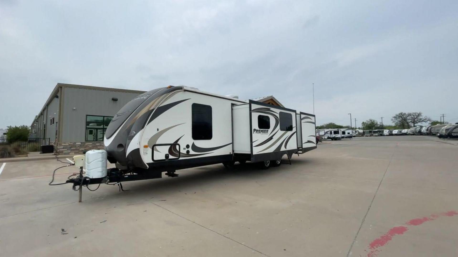 2014 KEYSTONE BULLET 34BHPR (4YDT34B25ED) , located at 4319 N Main St, Cleburne, TX, 76033, (817) 678-5133, 32.385960, -97.391212 - Photo#5