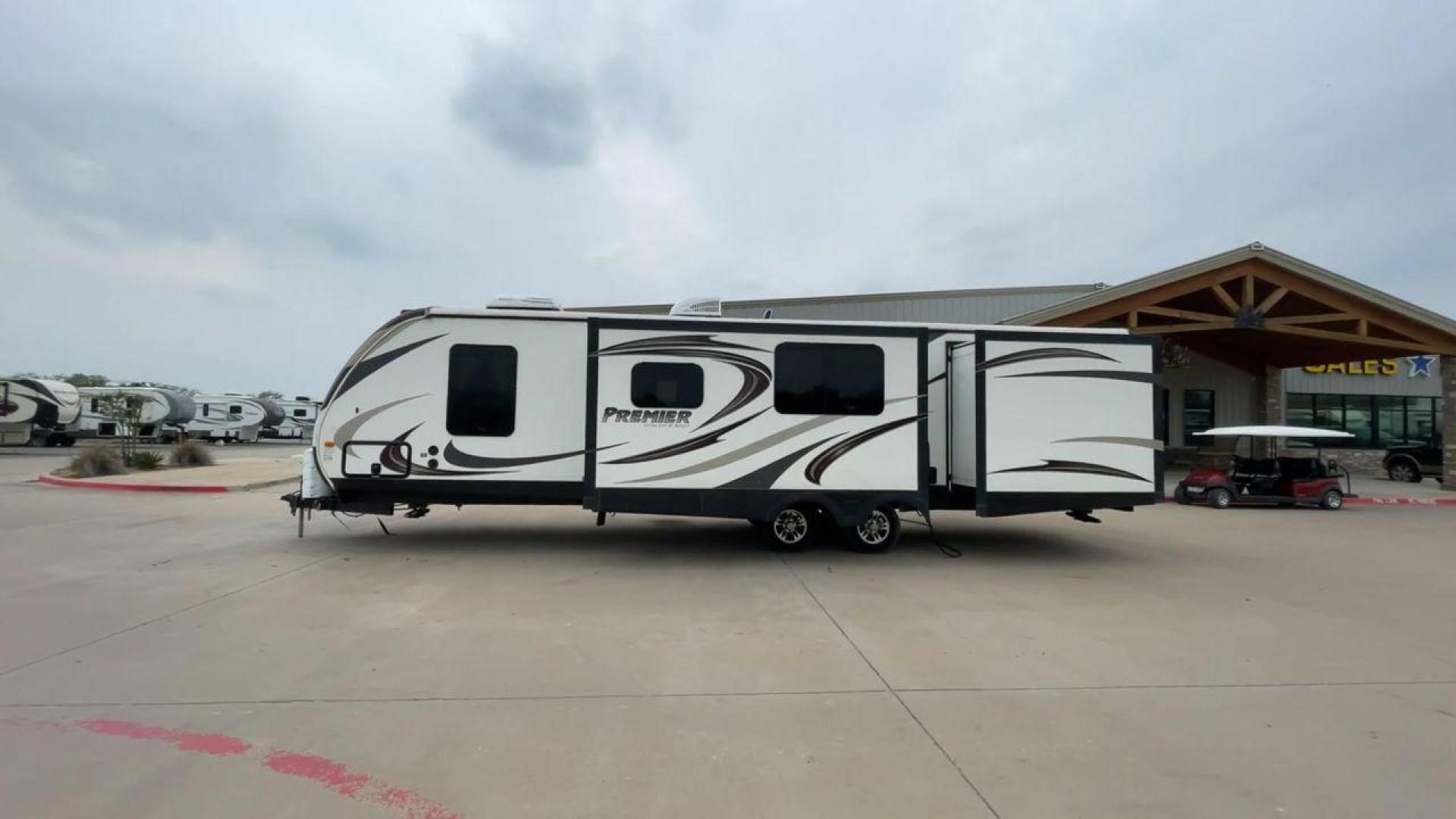 2014 KEYSTONE BULLET 34BHPR (4YDT34B25ED) , located at 4319 N Main St, Cleburne, TX, 76033, (817) 678-5133, 32.385960, -97.391212 - Photo#6