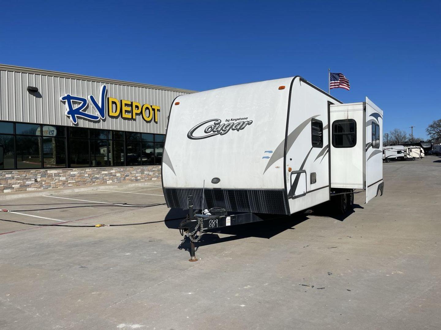 2014 WHITE KEYSTONE COUGAR MDL 260RB (4YDT26027EV) , Length: 29.67 ft. | Dry Weight: 5,065 lbs. | Slides: 1 transmission, located at 4319 N Main St, Cleburne, TX, 76033, (817) 678-5133, 32.385960, -97.391212 - The 2014 Keystone Cougar Model 260RB travel trailer offers the ideal fusion of elegance and utility. With its roomy and welcoming interior, this well-designed RV is a great option for both long trips and weekend excursions. This travel trailer has a length of 29.8 ft and weighs 5,065 lbs. It is s - Photo#0