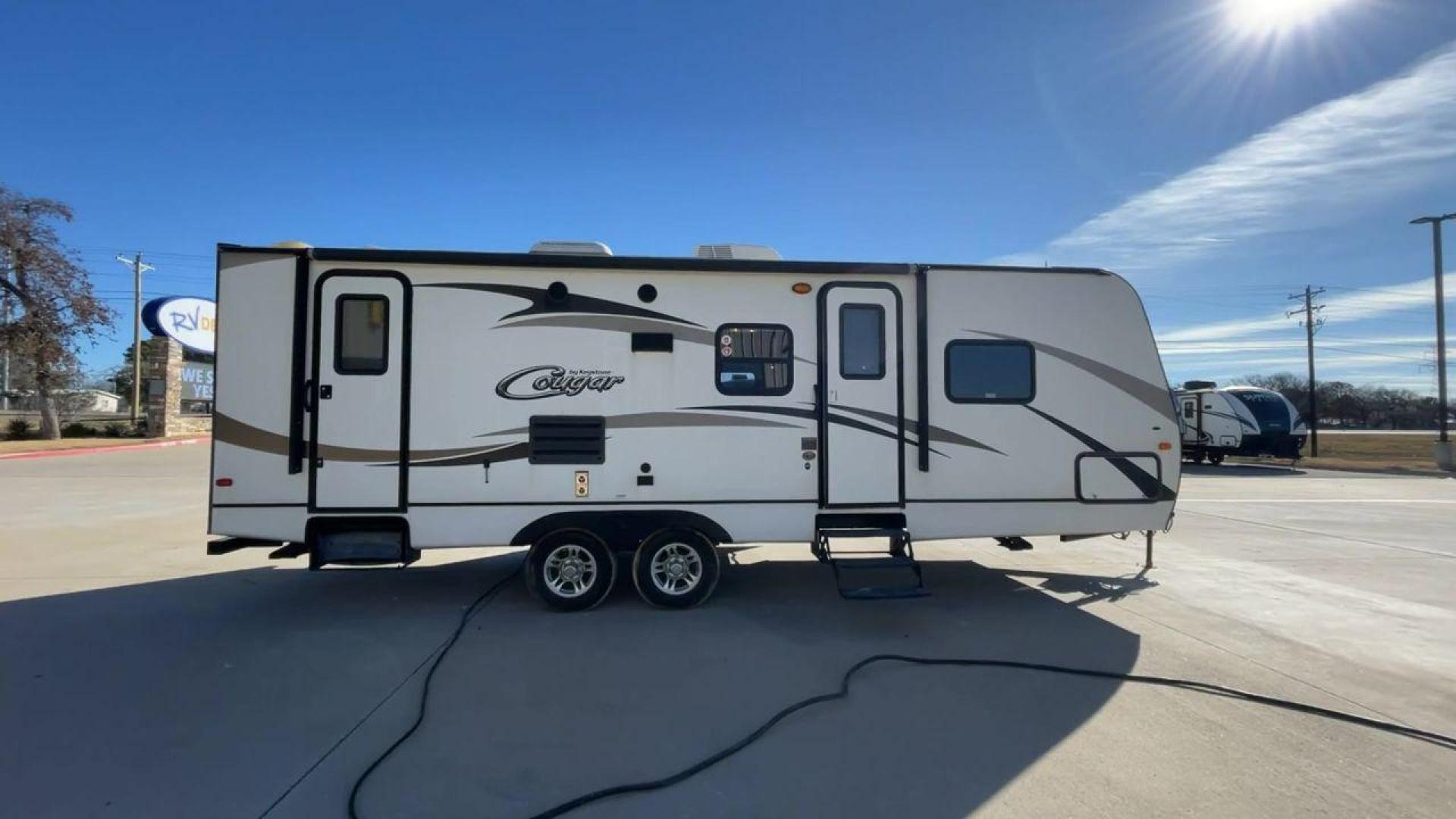 2014 WHITE KEYSTONE COUGAR MDL 260RB (4YDT26027EV) , Length: 29.67 ft. | Dry Weight: 5,065 lbs. | Slides: 1 transmission, located at 4319 N Main St, Cleburne, TX, 76033, (817) 678-5133, 32.385960, -97.391212 - The 2014 Keystone Cougar Model 260RB travel trailer offers the ideal fusion of elegance and utility. With its roomy and welcoming interior, this well-designed RV is a great option for both long trips and weekend excursions. This travel trailer has a length of 29.8 ft and weighs 5,065 lbs. It is s - Photo#2