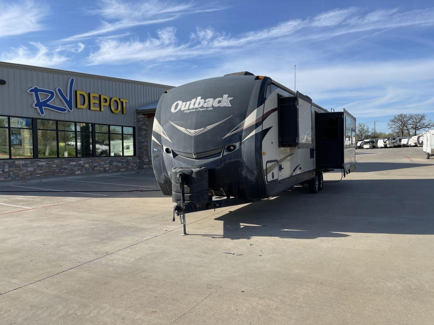 2014 KEYSTONE OUTBACK (4YDT29824EB) , located at 4319 N Main St, Cleburne, TX, 76033, (817) 678-5133, 32.385960, -97.391212 - Photo#0