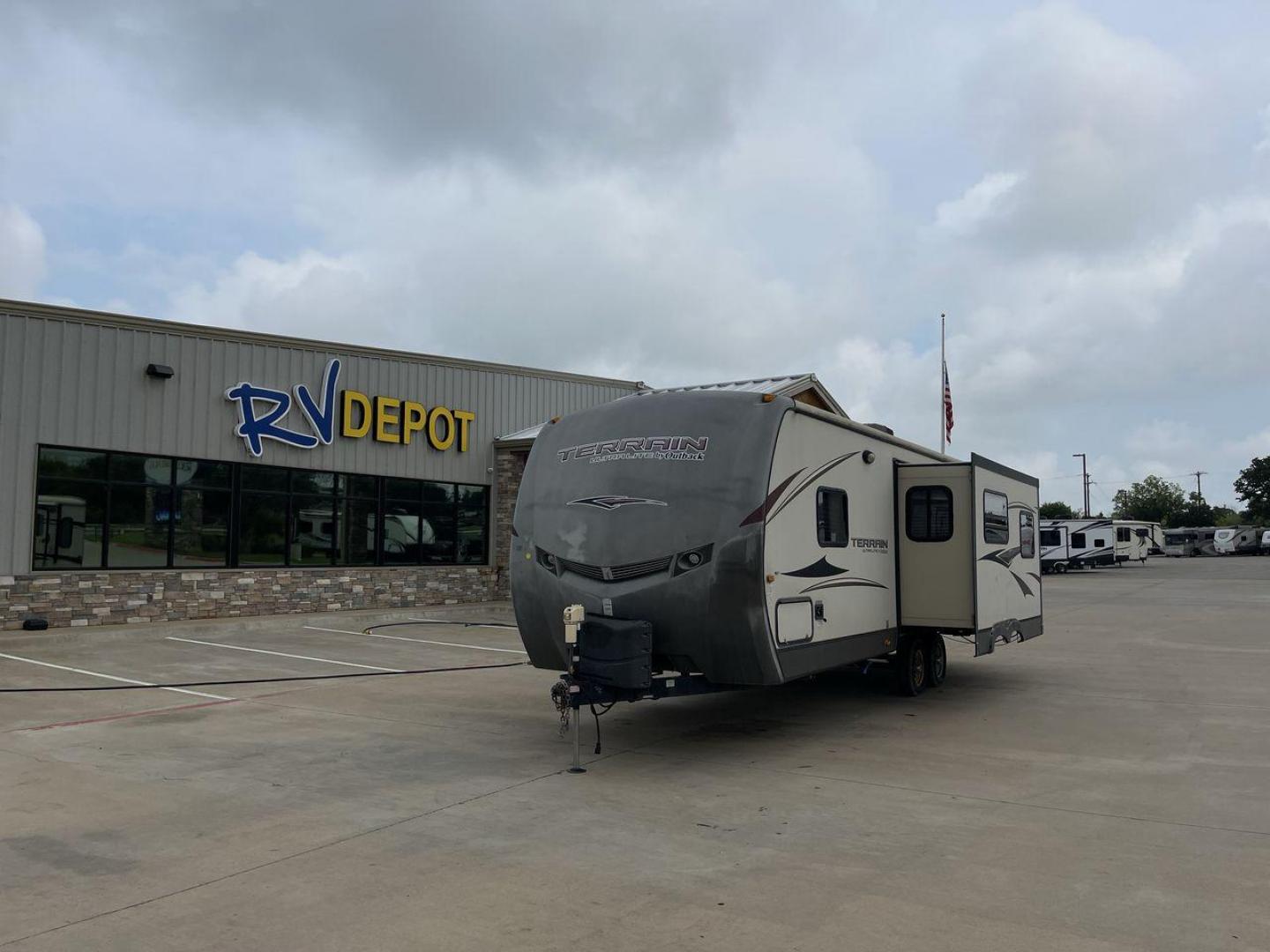 2014 TAN KEYSTONE OUTBACK TERRAIN 273T (4YDT27323EB) , Length: 30 ft. | Dry Weight: 5,758 lbs. | Gross Weight: 7,800 lbs. | Slides: 1 transmission, located at 4319 N Main St, Cleburne, TX, 76033, (817) 678-5133, 32.385960, -97.391212 - With the 2014 Keystone Outback Terrain 273TRL travel trailer, set out on your next adventure. This well-thought-out RV offers the ideal balance of flair and utility, making it a home away from home for your journeys. The dimensions of this unit are 30 ft in length, 8 ft in width, and 10.92 ft in - Photo#0