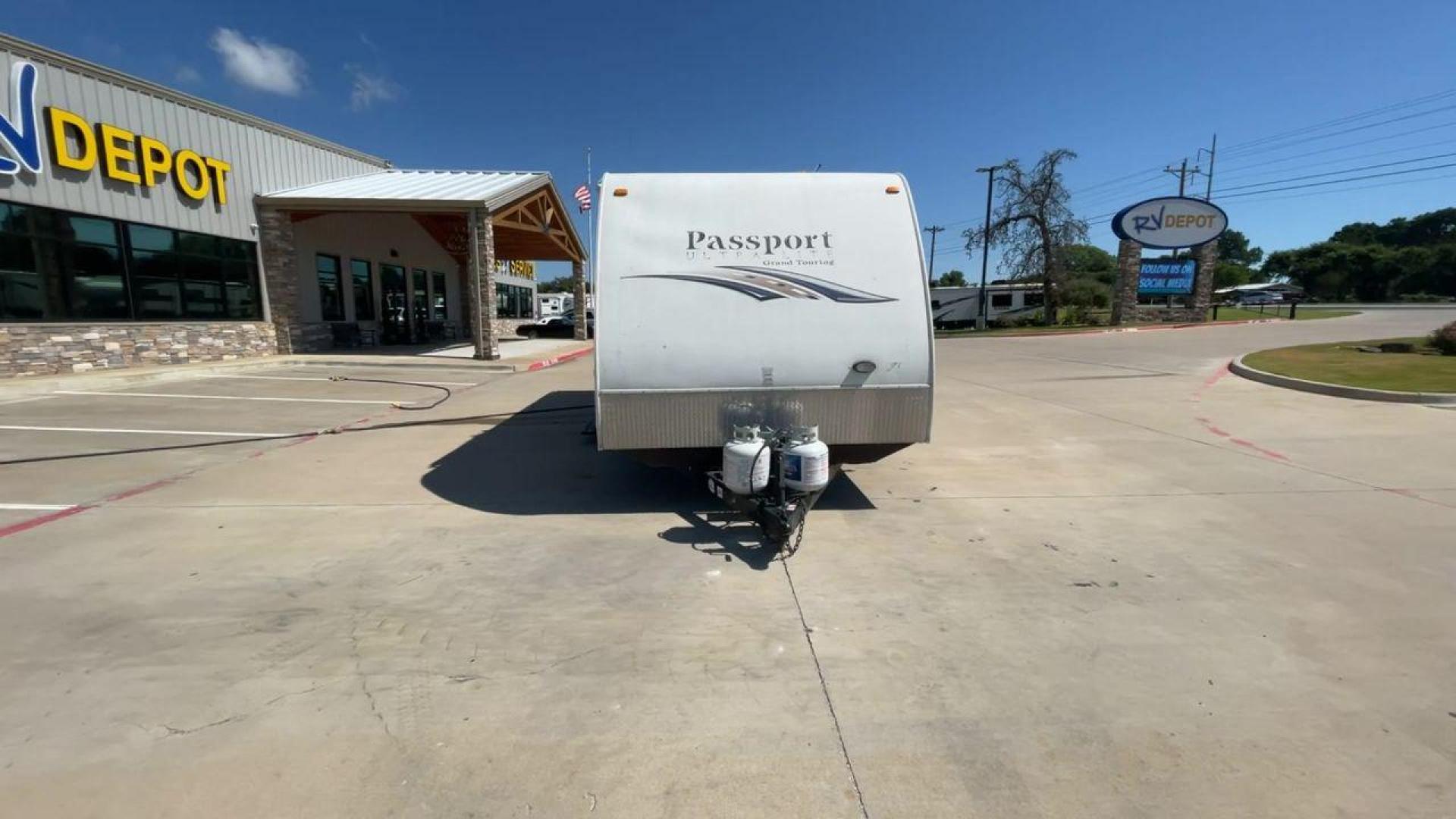 2014 WHITE KEYSTONE PASSPORT 2400BH (4YDT24029ET) , Length: 27.83 ft. | Dry Weight: 4,730 lbs. | Gross Weight: 6,800 lbs. | Slides: 1 transmission, located at 4319 N Main St, Cleburne, TX, 76033, (817) 678-5133, 32.385960, -97.391212 - The 2014 Keystone Passport 2400BH is a dual-axle steel wheel set-up that measures 27.83 ft. in length. It has a dry weight of 4,730 lbs. and a GVWR of 6,800 lbs. It also has a payload capacity of 2,070 lbs. and a hitch weight of 515 lbs. Its exterior is a base color of white with black and brown acc - Photo#4