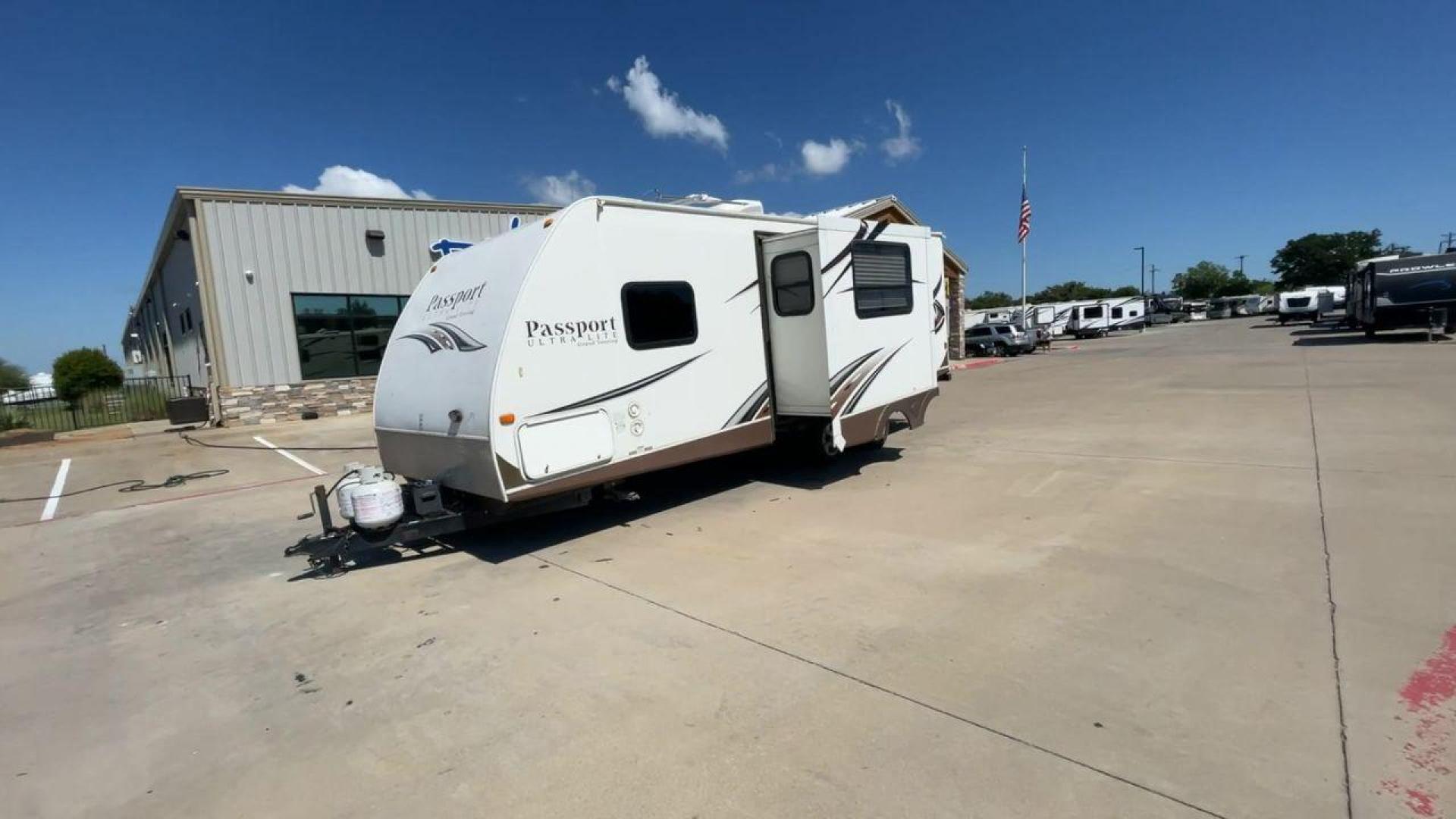 2014 WHITE KEYSTONE PASSPORT 2400BH (4YDT24029ET) , Length: 27.83 ft. | Dry Weight: 4,730 lbs. | Gross Weight: 6,800 lbs. | Slides: 1 transmission, located at 4319 N Main St, Cleburne, TX, 76033, (817) 678-5133, 32.385960, -97.391212 - The 2014 Keystone Passport 2400BH is a dual-axle steel wheel set-up that measures 27.83 ft. in length. It has a dry weight of 4,730 lbs. and a GVWR of 6,800 lbs. It also has a payload capacity of 2,070 lbs. and a hitch weight of 515 lbs. Its exterior is a base color of white with black and brown acc - Photo#5