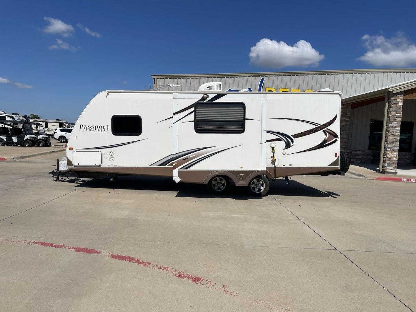 2014 WHITE KEYSTONE PASSPORT 2400BH (4YDT24029ET) , Length: 27.83 ft. | Dry Weight: 4,730 lbs. | Gross Weight: 6,800 lbs. | Slides: 1 transmission, located at 4319 N Main St, Cleburne, TX, 76033, (817) 678-5133, 32.385960, -97.391212 - The 2014 Keystone Passport 2400BH is a dual-axle steel wheel set-up that measures 27.83 ft. in length. It has a dry weight of 4,730 lbs. and a GVWR of 6,800 lbs. It also has a payload capacity of 2,070 lbs. and a hitch weight of 515 lbs. Its exterior is a base color of white with black and brown acc - Photo#24