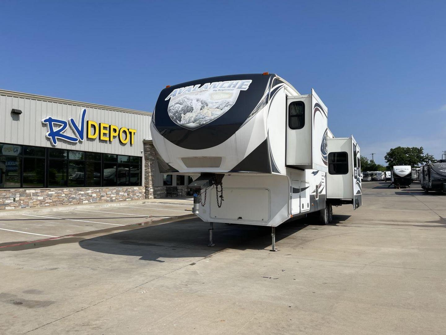 2014 KEYSTONE RV AVALANCHE 345TG (4YDF34521EE) , Length: 37.92 ft. | Dry Weight: 11,417 lbs. | Gross Weight: 14,140 lbs. | Slides: 3 transmission, located at 4319 N Main St, Cleburne, TX, 76033, (817) 678-5133, 32.385960, -97.391212 - Set out on an adventure filled with luxury and comfort in the 2014 Keystone Avalanche 345TG, a fifth wheel crafted to elevate your RV experience. With its 37.92-foot size, this model seamlessly blends sophisticated design with functional features, making it an ideal sanctuary for your travels. Built - Photo#0