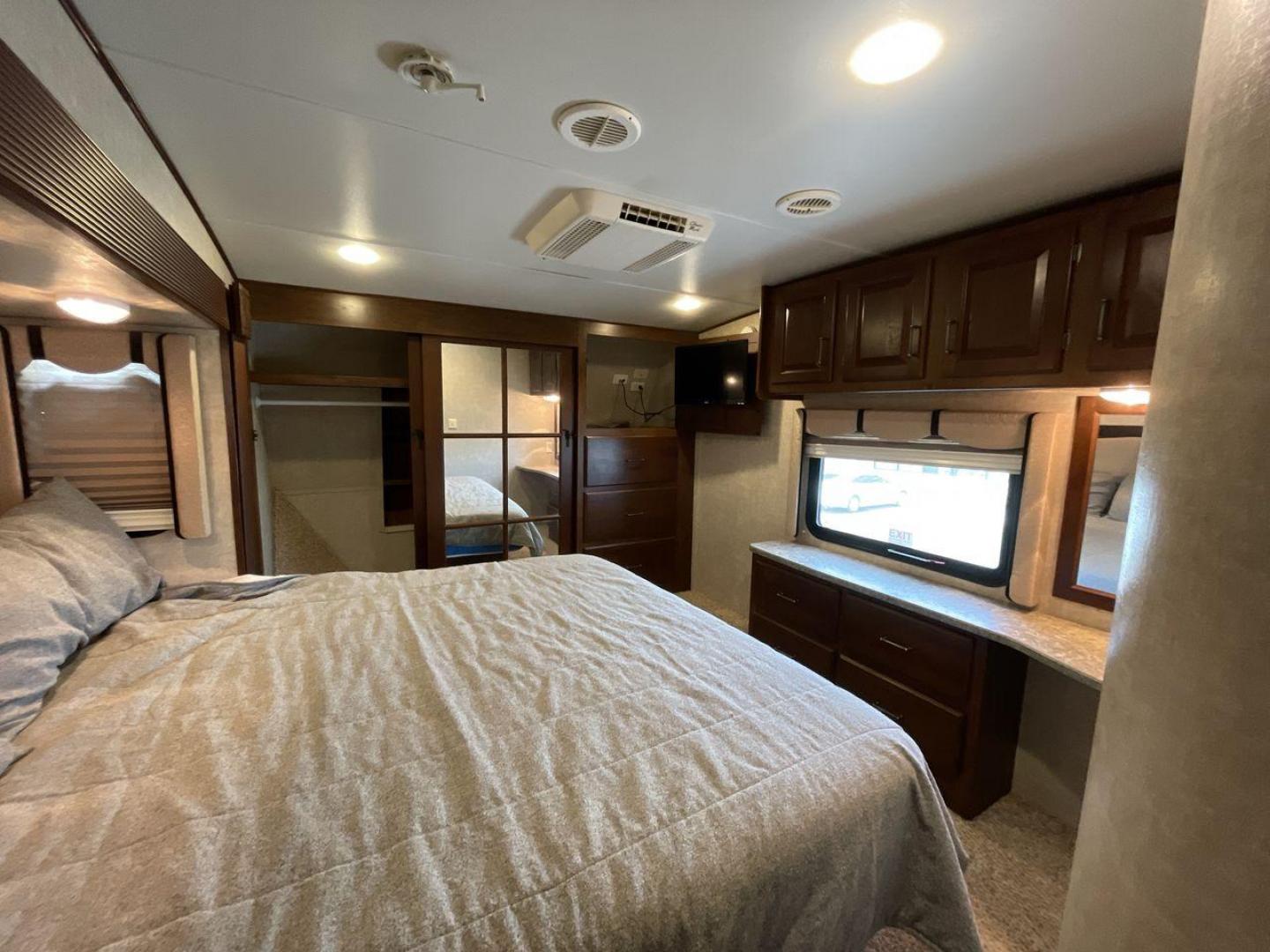 2014 KEYSTONE RV AVALANCHE 345TG (4YDF34521EE) , Length: 37.92 ft. | Dry Weight: 11,417 lbs. | Gross Weight: 14,140 lbs. | Slides: 3 transmission, located at 4319 N Main St, Cleburne, TX, 76033, (817) 678-5133, 32.385960, -97.391212 - Set out on an adventure filled with luxury and comfort in the 2014 Keystone Avalanche 345TG, a fifth wheel crafted to elevate your RV experience. With its 37.92-foot size, this model seamlessly blends sophisticated design with functional features, making it an ideal sanctuary for your travels. Built - Photo#16