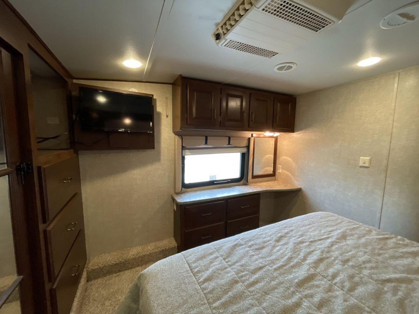 2014 KEYSTONE RV AVALANCHE 345TG (4YDF34521EE) , Length: 37.92 ft. | Dry Weight: 11,417 lbs. | Gross Weight: 14,140 lbs. | Slides: 3 transmission, located at 4319 N Main St, Cleburne, TX, 76033, (817) 678-5133, 32.385960, -97.391212 - Set out on an adventure filled with luxury and comfort in the 2014 Keystone Avalanche 345TG, a fifth wheel crafted to elevate your RV experience. With its 37.92-foot size, this model seamlessly blends sophisticated design with functional features, making it an ideal sanctuary for your travels. Built - Photo#18