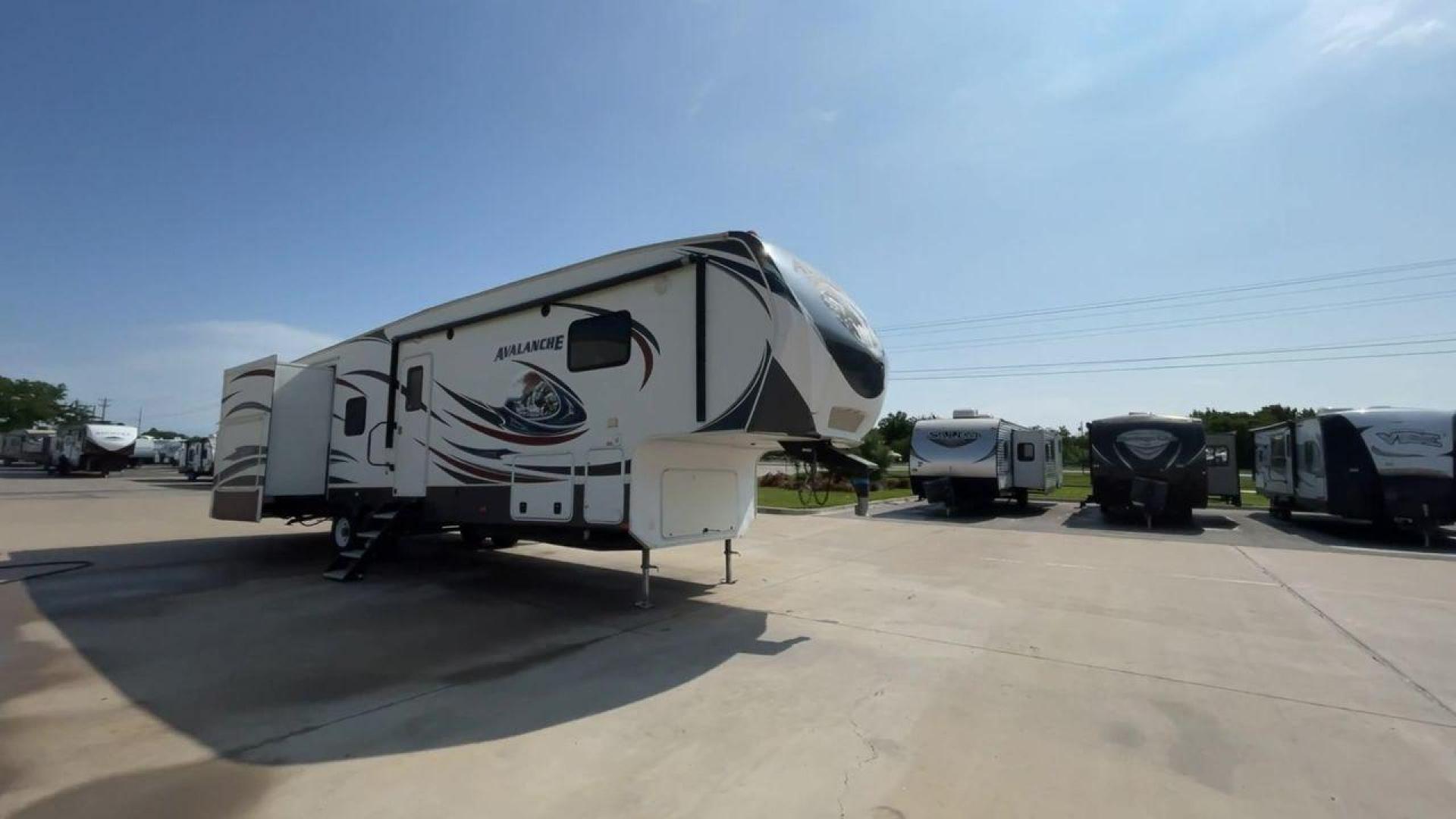 2014 KEYSTONE RV AVALANCHE 345TG (4YDF34521EE) , Length: 37.92 ft. | Dry Weight: 11,417 lbs. | Gross Weight: 14,140 lbs. | Slides: 3 transmission, located at 4319 N Main St, Cleburne, TX, 76033, (817) 678-5133, 32.385960, -97.391212 - Set out on an adventure filled with luxury and comfort in the 2014 Keystone Avalanche 345TG, a fifth wheel crafted to elevate your RV experience. With its 37.92-foot size, this model seamlessly blends sophisticated design with functional features, making it an ideal sanctuary for your travels. Built - Photo#3