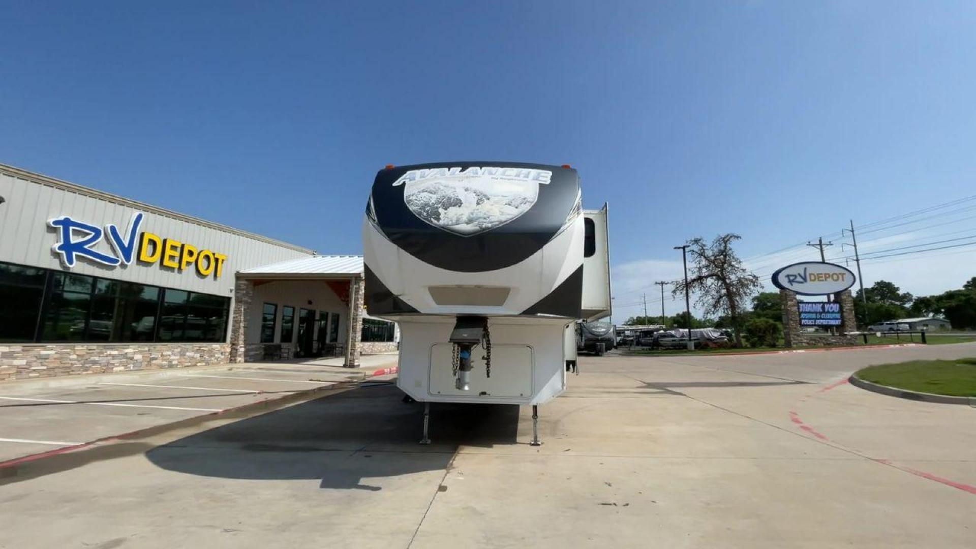 2014 KEYSTONE RV AVALANCHE 345TG (4YDF34521EE) , Length: 37.92 ft. | Dry Weight: 11,417 lbs. | Gross Weight: 14,140 lbs. | Slides: 3 transmission, located at 4319 N Main St, Cleburne, TX, 76033, (817) 678-5133, 32.385960, -97.391212 - Set out on an adventure filled with luxury and comfort in the 2014 Keystone Avalanche 345TG, a fifth wheel crafted to elevate your RV experience. With its 37.92-foot size, this model seamlessly blends sophisticated design with functional features, making it an ideal sanctuary for your travels. Built - Photo#4