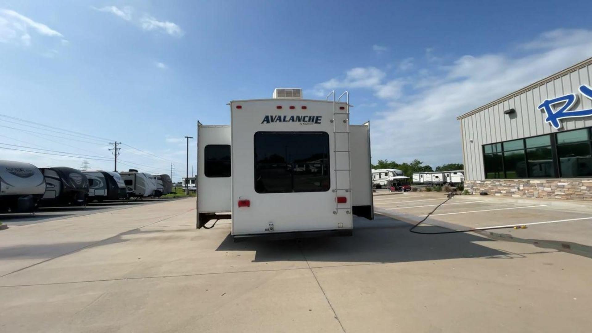 2014 KEYSTONE RV AVALANCHE 345TG (4YDF34521EE) , Length: 37.92 ft. | Dry Weight: 11,417 lbs. | Gross Weight: 14,140 lbs. | Slides: 3 transmission, located at 4319 N Main St, Cleburne, TX, 76033, (817) 678-5133, 32.385960, -97.391212 - Set out on an adventure filled with luxury and comfort in the 2014 Keystone Avalanche 345TG, a fifth wheel crafted to elevate your RV experience. With its 37.92-foot size, this model seamlessly blends sophisticated design with functional features, making it an ideal sanctuary for your travels. Built - Photo#8