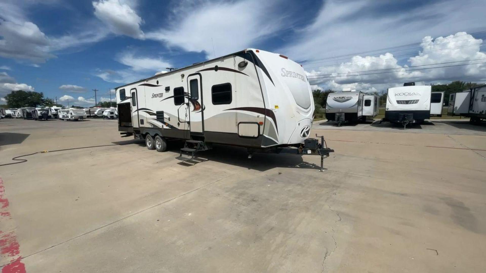 2014 WHITE KEYSTONE SPRINTER 311BHS - (4YDT31122E1) , Length: 35.33 ft. | Dry Weight: 8,260 lbs. | Gross Weight: 10,995 lbs. | Slides: 2 transmission, located at 4319 N Main St, Cleburne, TX, 76033, (817) 678-5133, 32.385960, -97.391212 - This 2014 Keystone Sprinter 311BHS is a dual-axle steel wheel setup that measures 35.33 ft. long. It has a dry weight of 8,260 lbs. and a GVWR of 10,995 lbs. It includes 2 power slides as well as 1 power awning. This travel trailer offers sleeping space for up to 10 people with its front queen bed - Photo#3