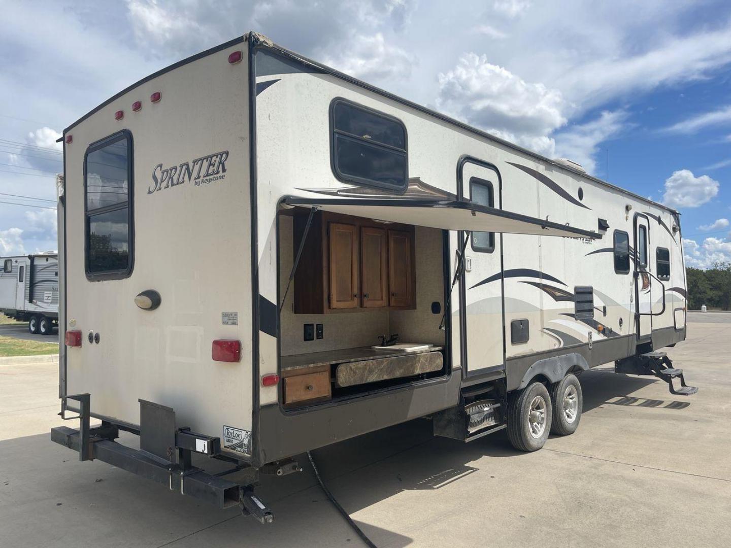 2014 WHITE KEYSTONE SPRINTER 311BHS - (4YDT31122E1) , Length: 35.33 ft. | Dry Weight: 8,260 lbs. | Gross Weight: 10,995 lbs. | Slides: 2 transmission, located at 4319 N Main St, Cleburne, TX, 76033, (817) 678-5133, 32.385960, -97.391212 - This 2014 Keystone Sprinter 311BHS is a dual-axle steel wheel setup that measures 35.33 ft. long. It has a dry weight of 8,260 lbs. and a GVWR of 10,995 lbs. It includes 2 power slides as well as 1 power awning. This travel trailer offers sleeping space for up to 10 people with its front queen bed - Photo#25