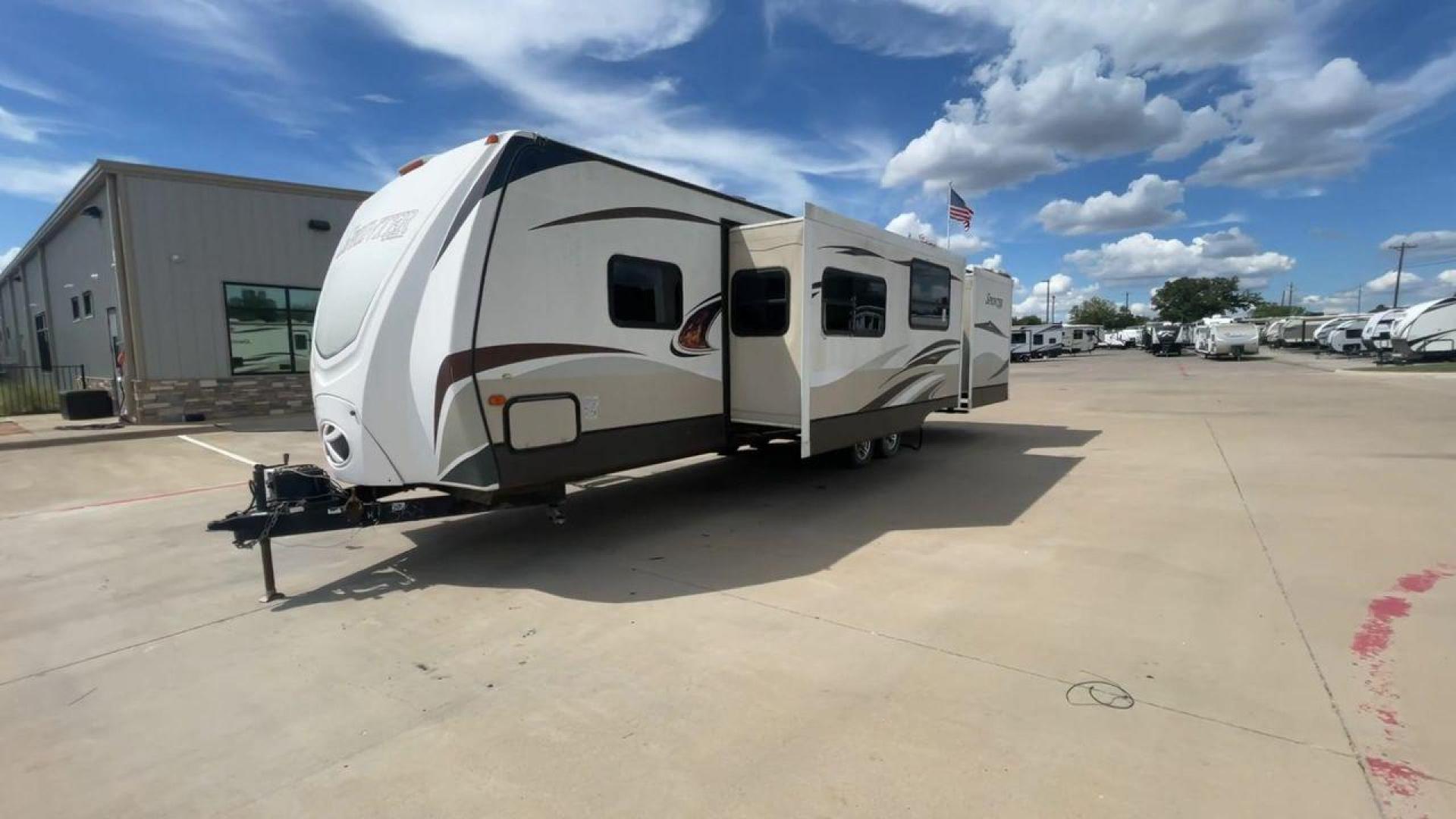 2014 WHITE KEYSTONE SPRINTER 311BHS - (4YDT31122E1) , Length: 35.33 ft. | Dry Weight: 8,260 lbs. | Gross Weight: 10,995 lbs. | Slides: 2 transmission, located at 4319 N Main St, Cleburne, TX, 76033, (817) 678-5133, 32.385960, -97.391212 - This 2014 Keystone Sprinter 311BHS is a dual-axle steel wheel setup that measures 35.33 ft. long. It has a dry weight of 8,260 lbs. and a GVWR of 10,995 lbs. It includes 2 power slides as well as 1 power awning. This travel trailer offers sleeping space for up to 10 people with its front queen bed - Photo#5