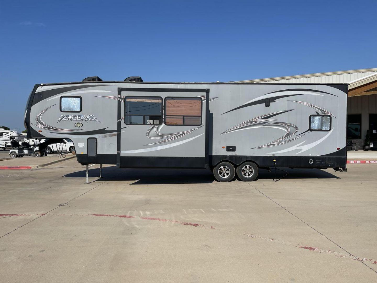 2014 KEYSTONE VENGEANCE 312A (4X4FVGG28EY) , Length: 37.92 ft. | Dry Weight: 10,068 lbs. | Gross Weight: 14,508 lbs. | Slides: 1 transmission, located at 4319 N Main St, Cleburne, TX, 76033, (817) 678-5133, 32.385960, -97.391212 - This 2014 Keystone Vengeance 312A measures 37.92 ft. in length and has a dry weight of 10,068 lbs. It also has a GVWR of 14,508 lbs. and a hitch weight of 2,508 lbs. This unit has automatic heating and cooling for optimal temperature control. It is made of aluminum and fiberglass. This model also co - Photo#24