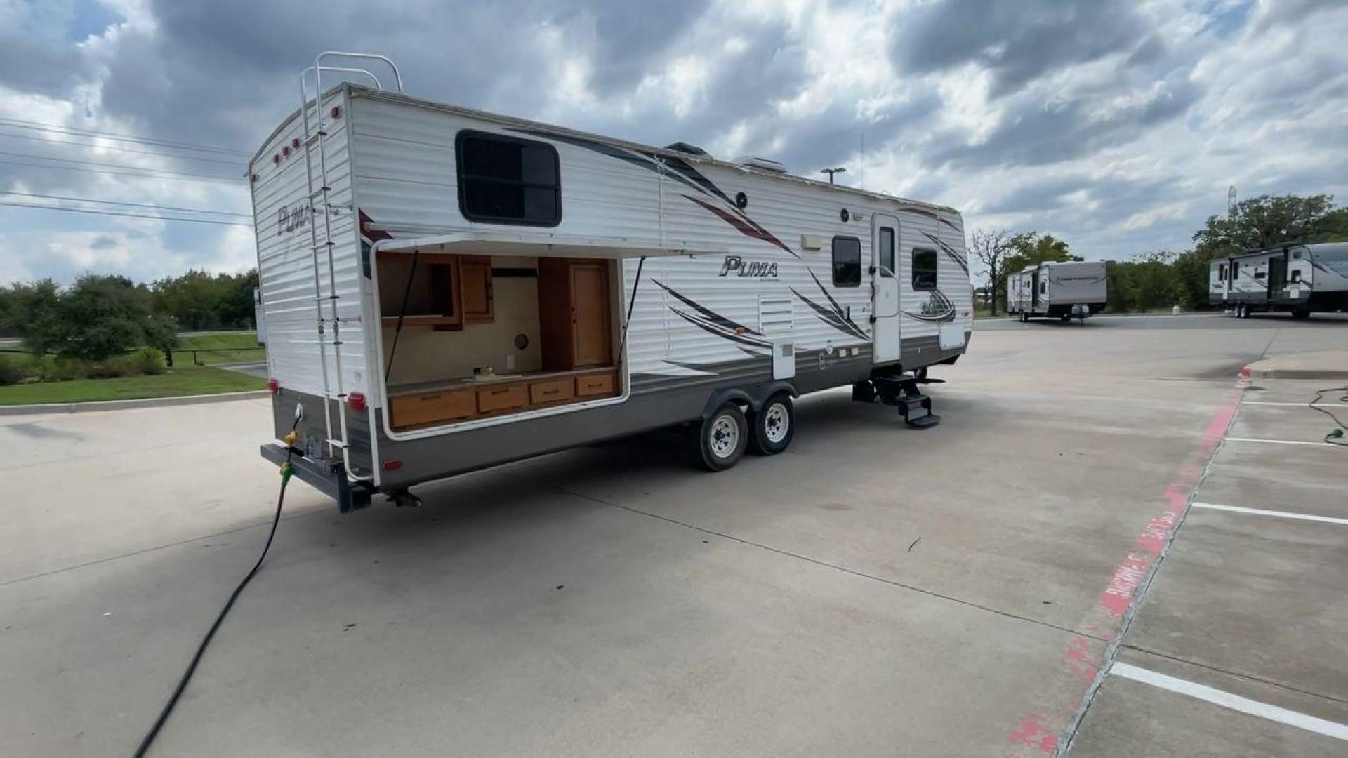 2014 PALOMINO PUMA PT30DBSS (4X4TPUF21EP) , Length: 33.5 ft. | Dry Weight: 6,675 lbs. | Gross Weight: 9,588 lbs. | Slides: 1 transmission, located at 4319 N Main St, Cleburne, TX, 76033, (817) 678-5133, 32.385960, -97.391212 - Photo#1