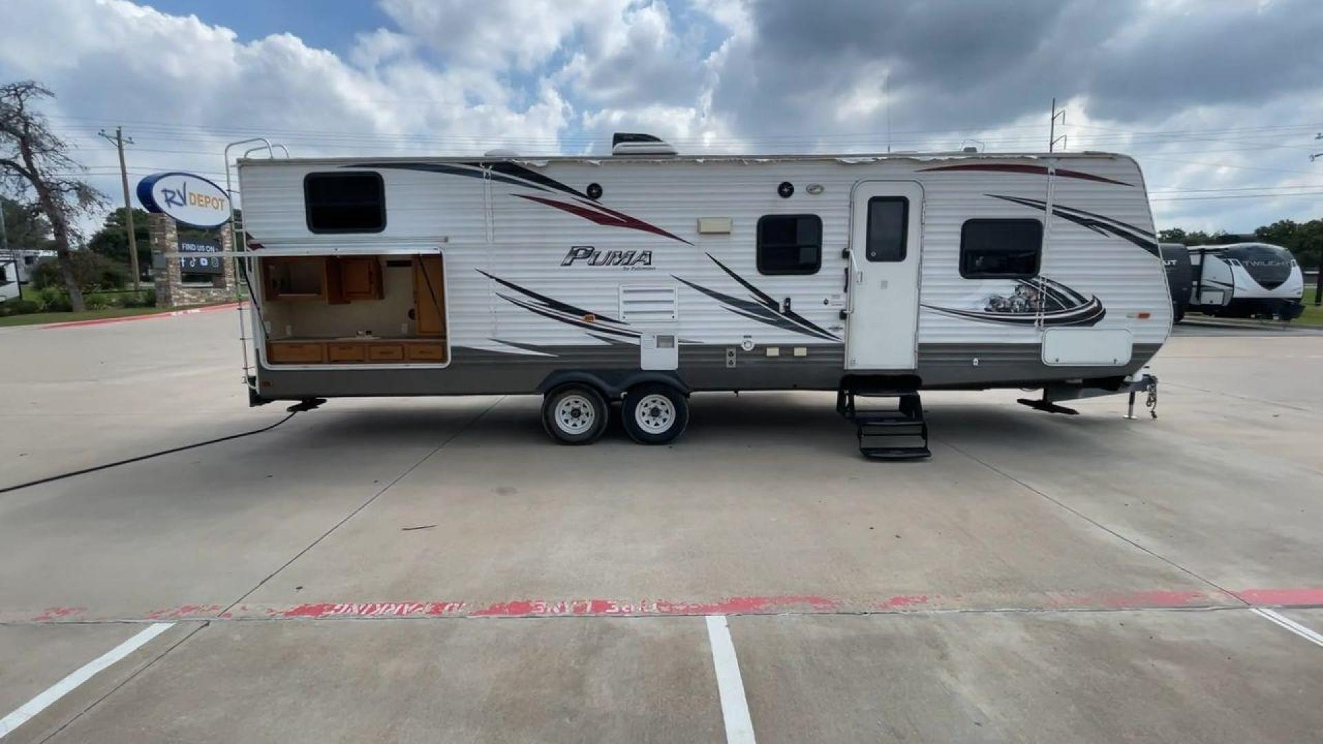 2014 PALOMINO PUMA PT30DBSS (4X4TPUF21EP) , Length: 33.5 ft. | Dry Weight: 6,675 lbs. | Gross Weight: 9,588 lbs. | Slides: 1 transmission, located at 4319 N Main St, Cleburne, TX, 76033, (817) 678-5133, 32.385960, -97.391212 - Photo#2