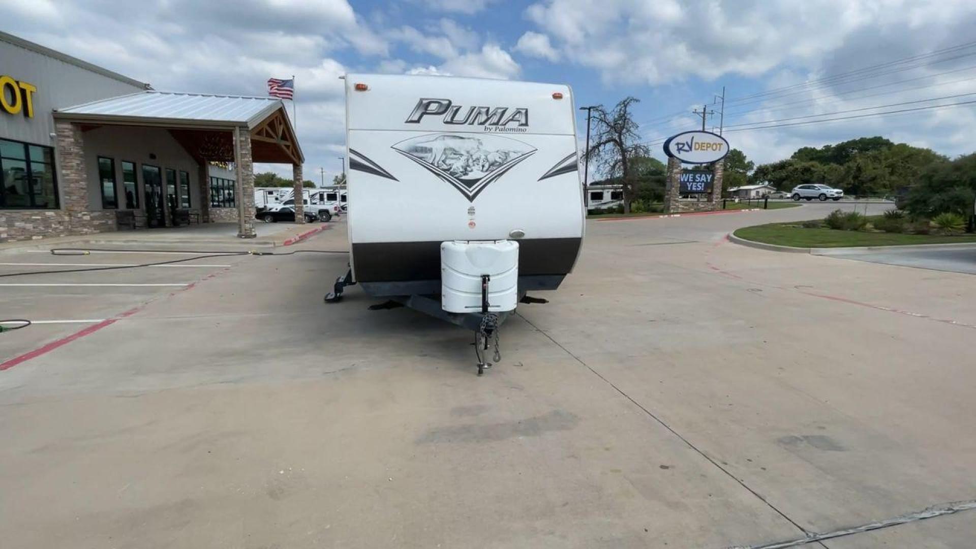 2014 PALOMINO PUMA PT30DBSS (4X4TPUF21EP) , Length: 33.5 ft. | Dry Weight: 6,675 lbs. | Gross Weight: 9,588 lbs. | Slides: 1 transmission, located at 4319 N Main St, Cleburne, TX, 76033, (817) 678-5133, 32.385960, -97.391212 - Photo#4