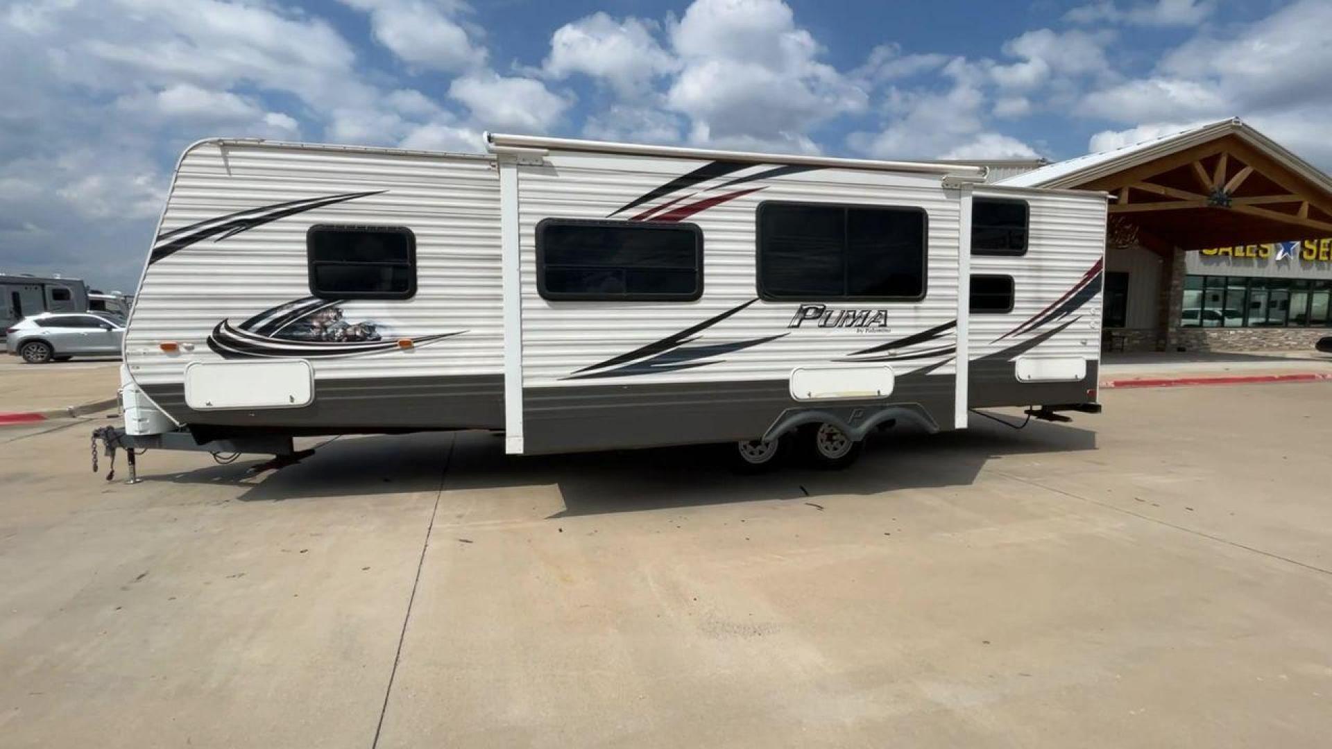 2014 PALOMINO PUMA PT30DBSS (4X4TPUF21EP) , Length: 33.5 ft. | Dry Weight: 6,675 lbs. | Gross Weight: 9,588 lbs. | Slides: 1 transmission, located at 4319 N Main St, Cleburne, TX, 76033, (817) 678-5133, 32.385960, -97.391212 - Photo#6