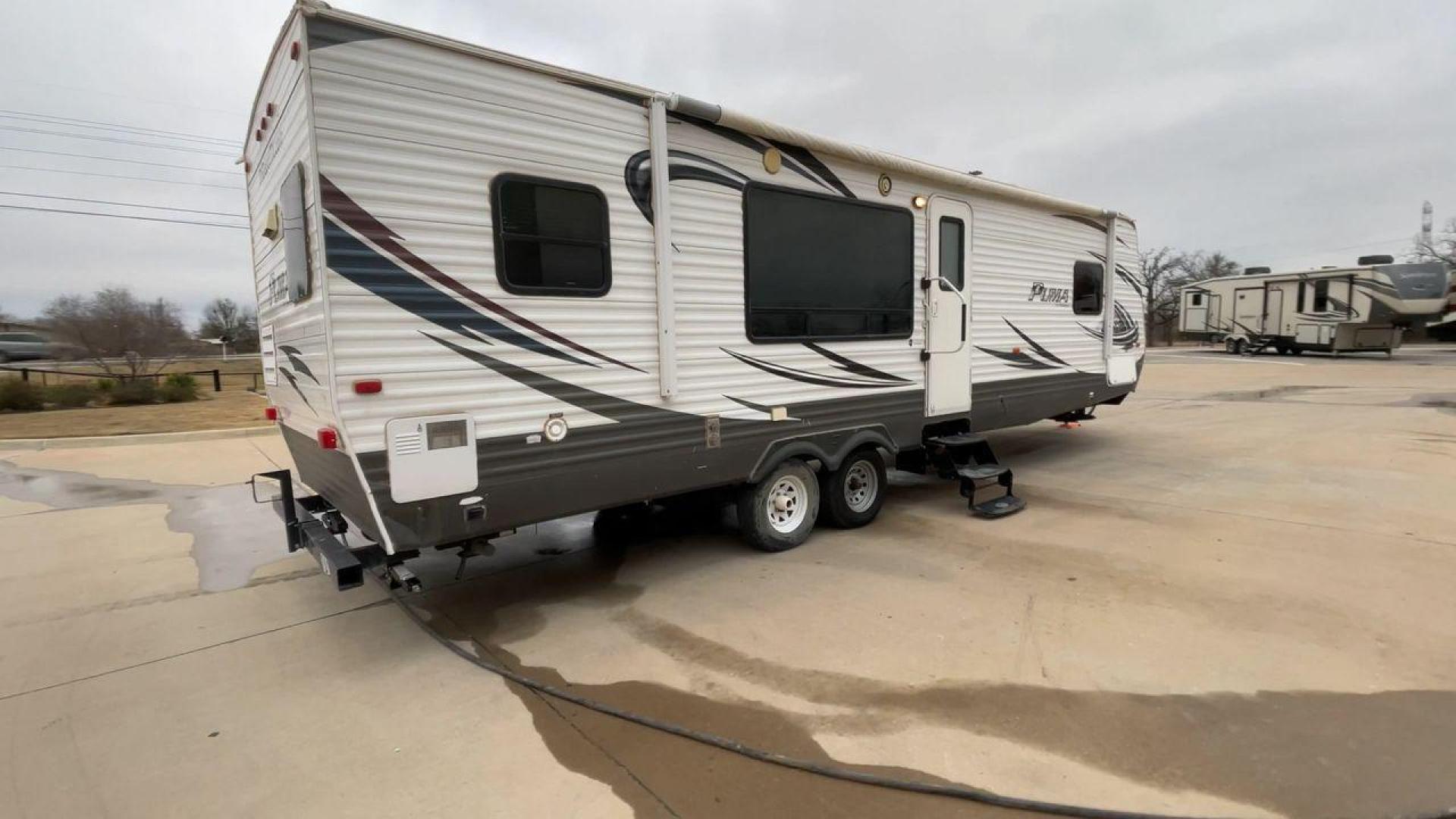 2014 WHITE PUMA 30RKSS (4X4TPUF23EP) , Length: 32.75 ft. | Dry Weight: 6,670 lbs. | Gross Weight: 9,827 lbs. | Slides: 1 transmission, located at 4319 N Main St, Cleburne, TX, 76033, (817) 678-5133, 32.385960, -97.391212 - Looking for a travel trailer that offers comfort, convenience, and style? Look no further than this 2014 PUMA 30RKSS available at RV Depot in Cleburne, TX. With its spacious interior, sleek white exterior, and rear living layout, this travel trailer is perfect for your next adventure. The PUMA 30RK - Photo#1