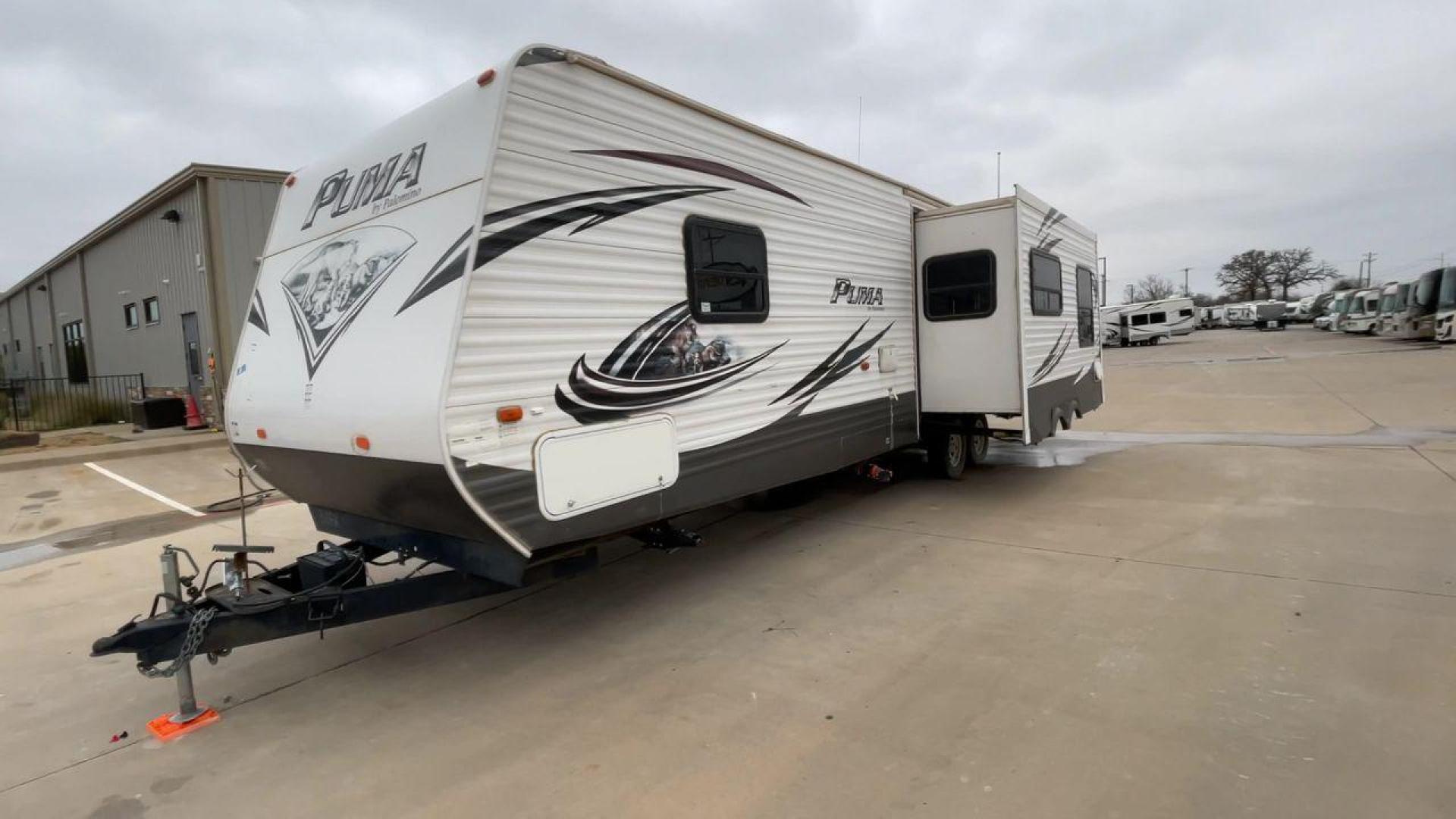 2014 WHITE PUMA 30RKSS (4X4TPUF23EP) , Length: 32.75 ft. | Dry Weight: 6,670 lbs. | Gross Weight: 9,827 lbs. | Slides: 1 transmission, located at 4319 N Main St, Cleburne, TX, 76033, (817) 678-5133, 32.385960, -97.391212 - Looking for a travel trailer that offers comfort, convenience, and style? Look no further than this 2014 PUMA 30RKSS available at RV Depot in Cleburne, TX. With its spacious interior, sleek white exterior, and rear living layout, this travel trailer is perfect for your next adventure. The PUMA 30RK - Photo#5