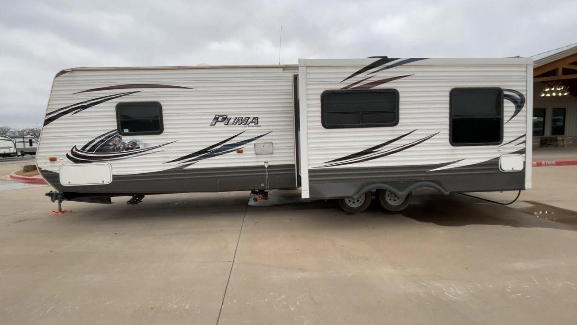 2014 WHITE PUMA 30RKSS (4X4TPUF23EP) , Length: 32.75 ft. | Dry Weight: 6,670 lbs. | Gross Weight: 9,827 lbs. | Slides: 1 transmission, located at 4319 N Main St, Cleburne, TX, 76033, (817) 678-5133, 32.385960, -97.391212 - Looking for a travel trailer that offers comfort, convenience, and style? Look no further than this 2014 PUMA 30RKSS available at RV Depot in Cleburne, TX. With its spacious interior, sleek white exterior, and rear living layout, this travel trailer is perfect for your next adventure. The PUMA 30RK - Photo#6