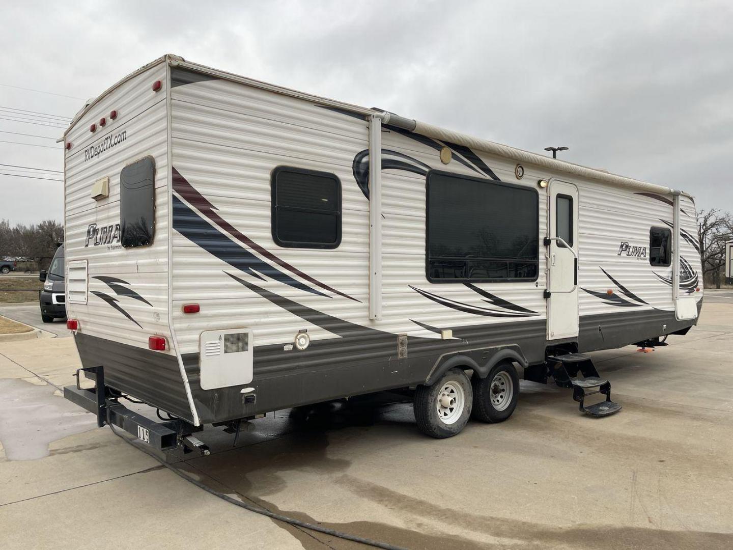 2014 WHITE PUMA 30RKSS (4X4TPUF23EP) , Length: 32.75 ft. | Dry Weight: 6,670 lbs. | Gross Weight: 9,827 lbs. | Slides: 1 transmission, located at 4319 N Main St, Cleburne, TX, 76033, (817) 678-5133, 32.385960, -97.391212 - Looking for a travel trailer that offers comfort, convenience, and style? Look no further than this 2014 PUMA 30RKSS available at RV Depot in Cleburne, TX. With its spacious interior, sleek white exterior, and rear living layout, this travel trailer is perfect for your next adventure. The PUMA 30RK - Photo#24