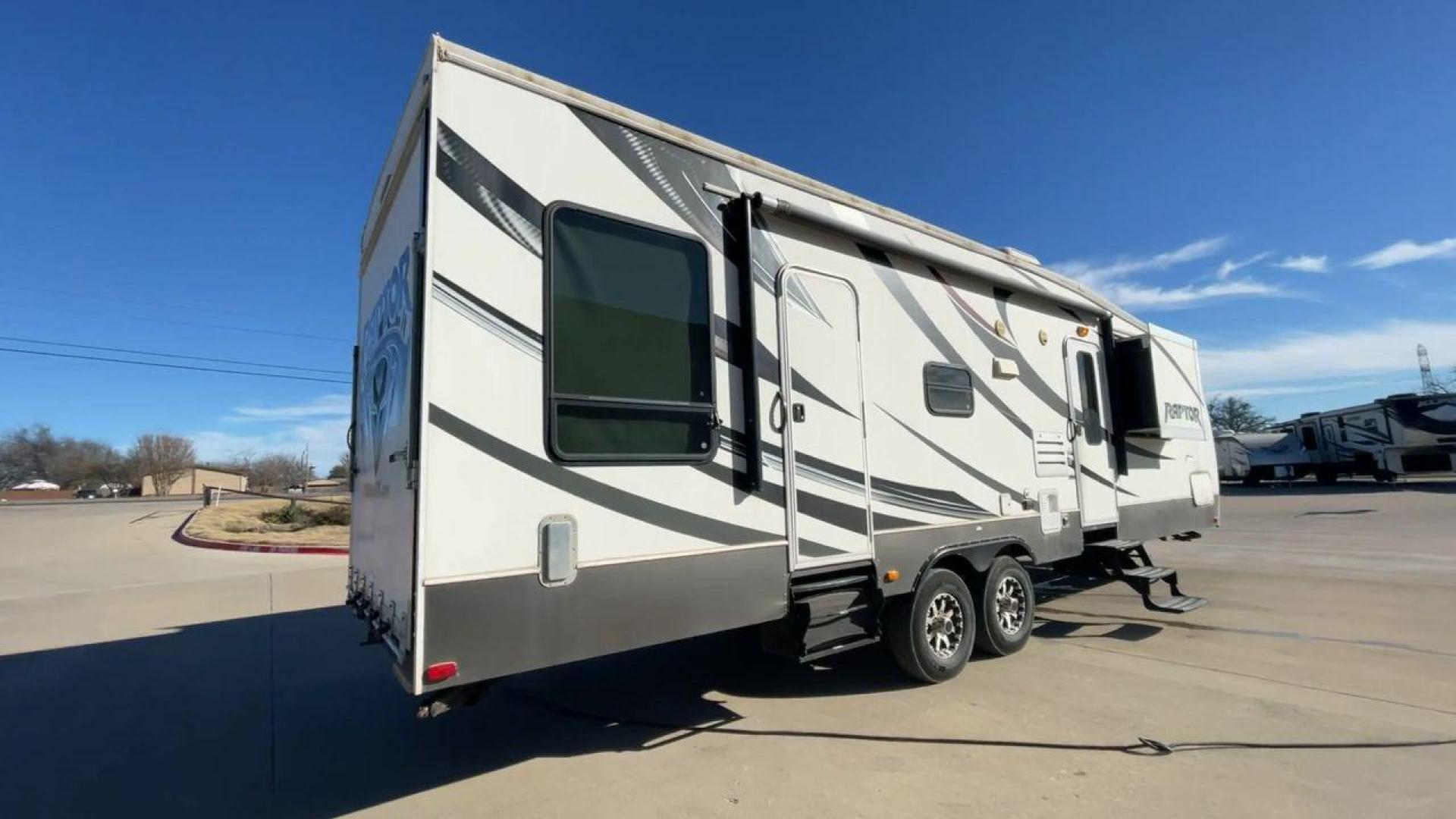 2014 WHITE RAPTOR 31DS (4YDT31D27ER) , located at 4319 N Main St, Cleburne, TX, 76033, (817) 678-5133, 32.385960, -97.391212 - Photo#1