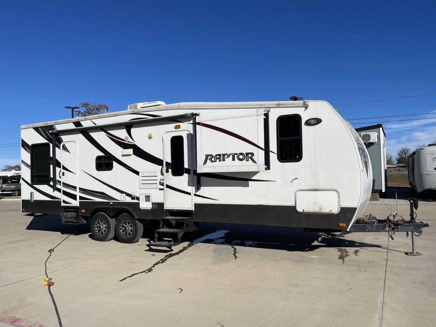 2014 WHITE RAPTOR 31DS (4YDT31D27ER) , located at 4319 N Main St, Cleburne, TX, 76033, (817) 678-5133, 32.385960, -97.391212 - Photo#23