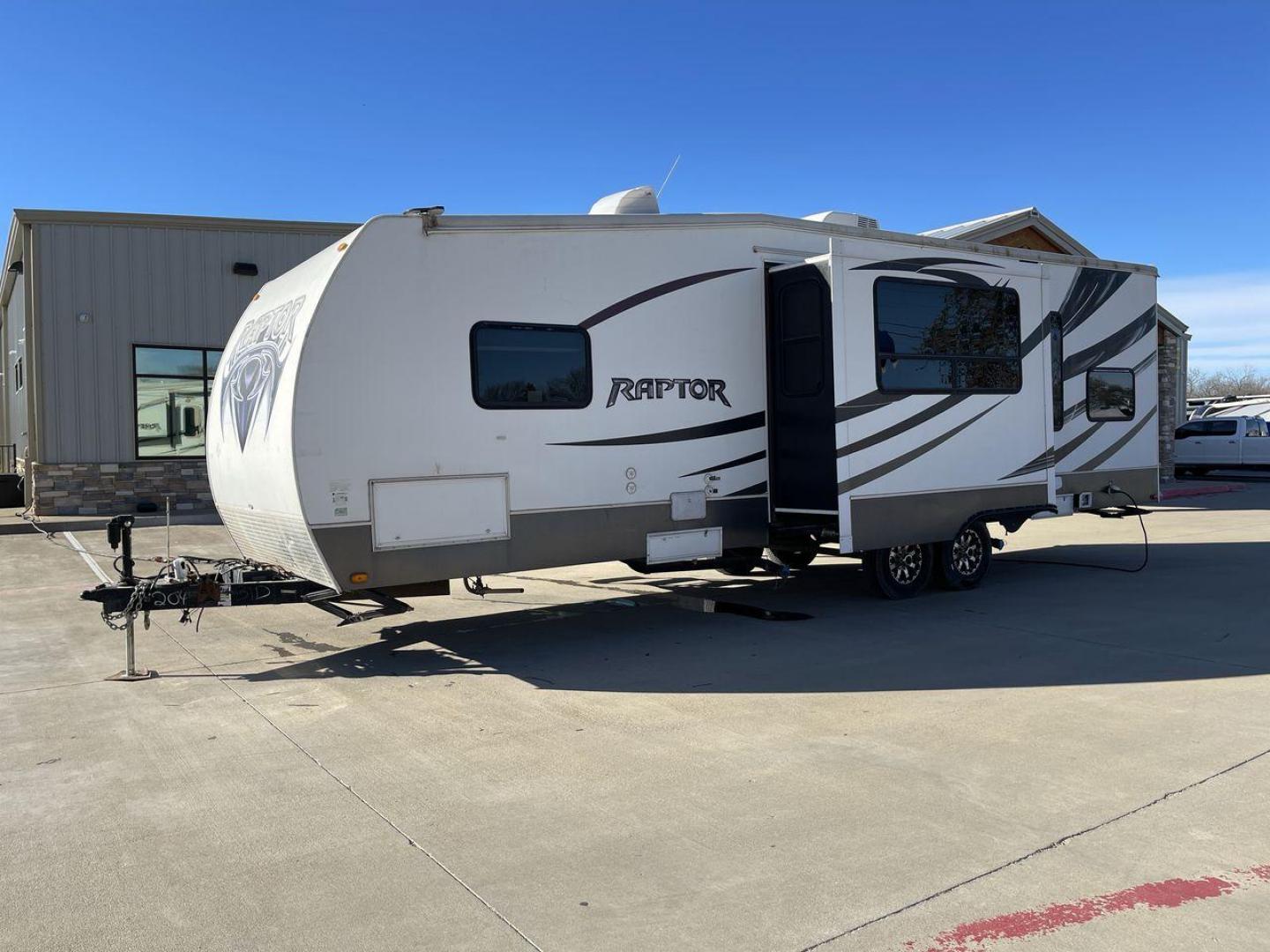 2014 WHITE RAPTOR 31DS (4YDT31D27ER) , located at 4319 N Main St, Cleburne, TX, 76033, (817) 678-5133, 32.385960, -97.391212 - Photo#24