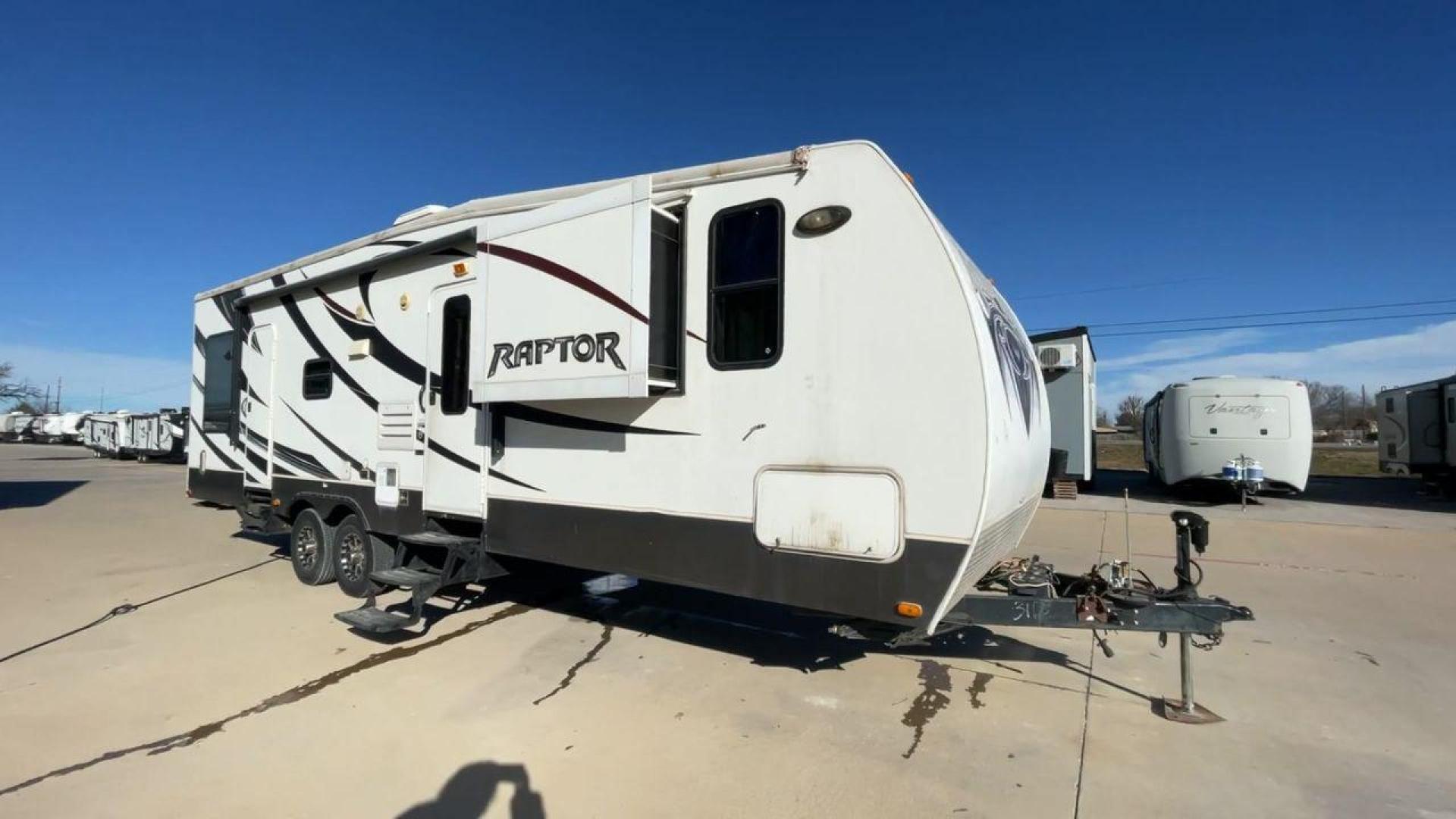 2014 WHITE RAPTOR 31DS (4YDT31D27ER) , located at 4319 N Main St, Cleburne, TX, 76033, (817) 678-5133, 32.385960, -97.391212 - Photo#3