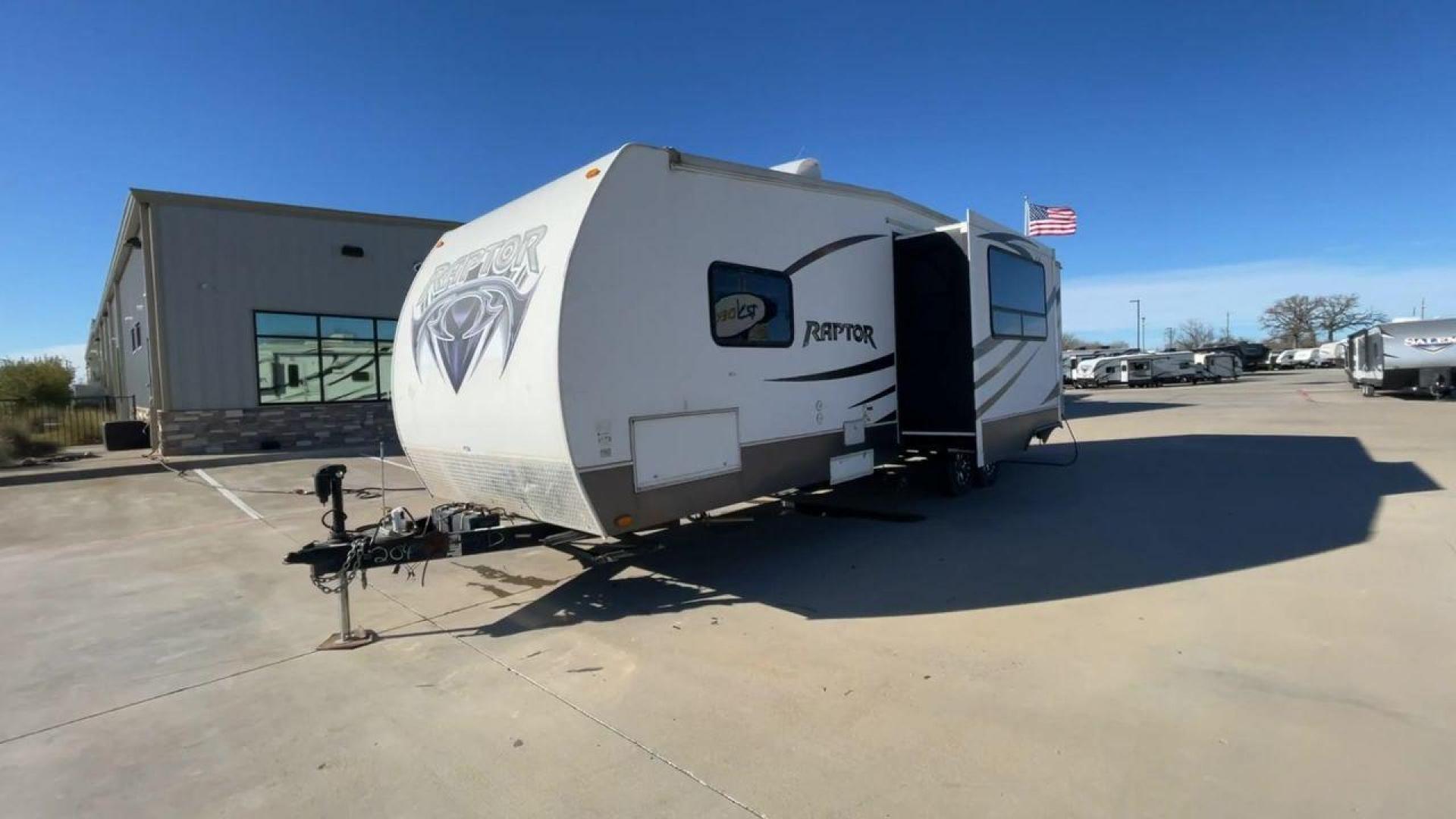 2014 WHITE RAPTOR 31DS (4YDT31D27ER) , located at 4319 N Main St, Cleburne, TX, 76033, (817) 678-5133, 32.385960, -97.391212 - Photo#5