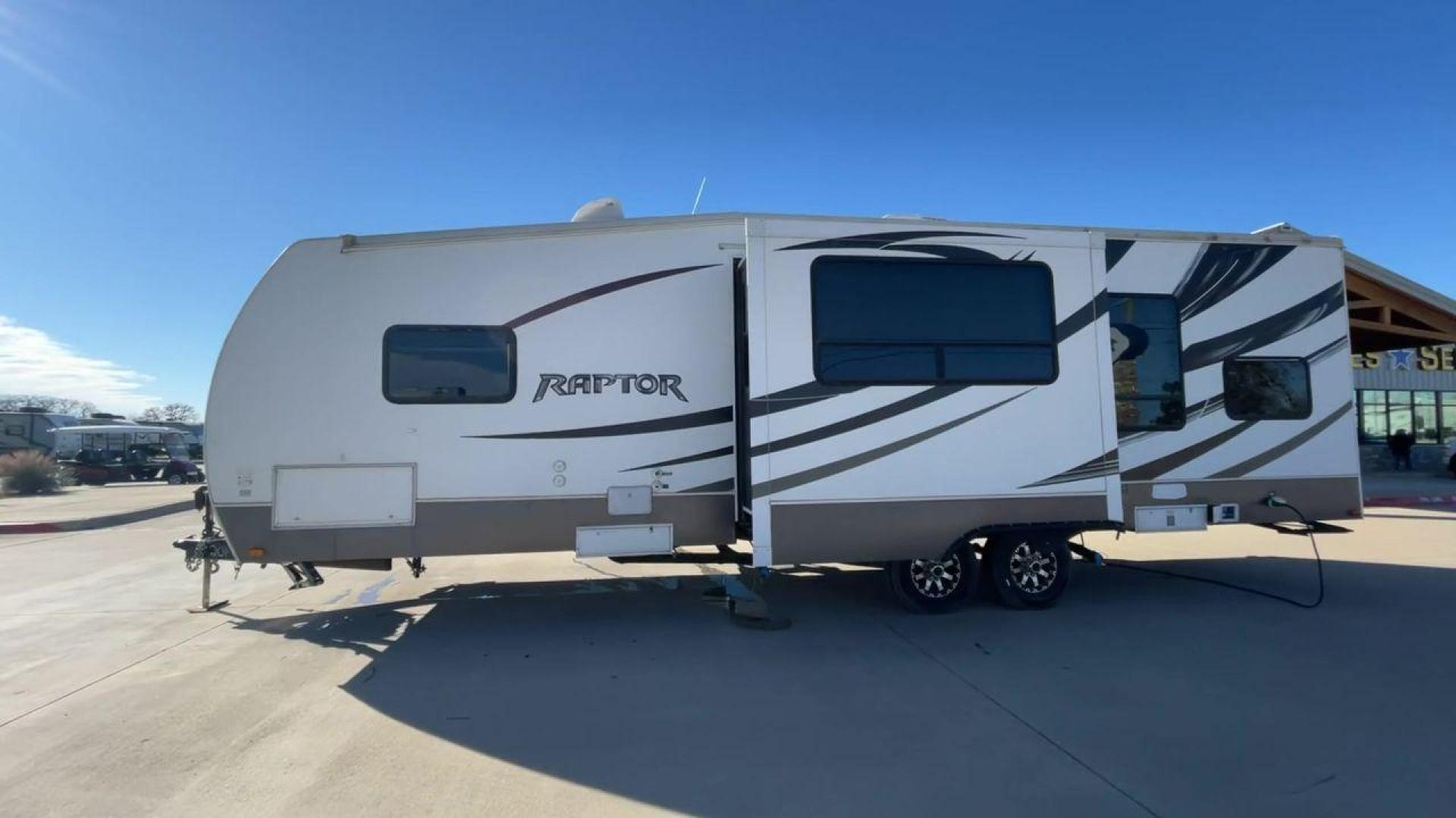 2014 WHITE RAPTOR 31DS (4YDT31D27ER) , located at 4319 N Main St, Cleburne, TX, 76033, (817) 678-5133, 32.385960, -97.391212 - Photo#6