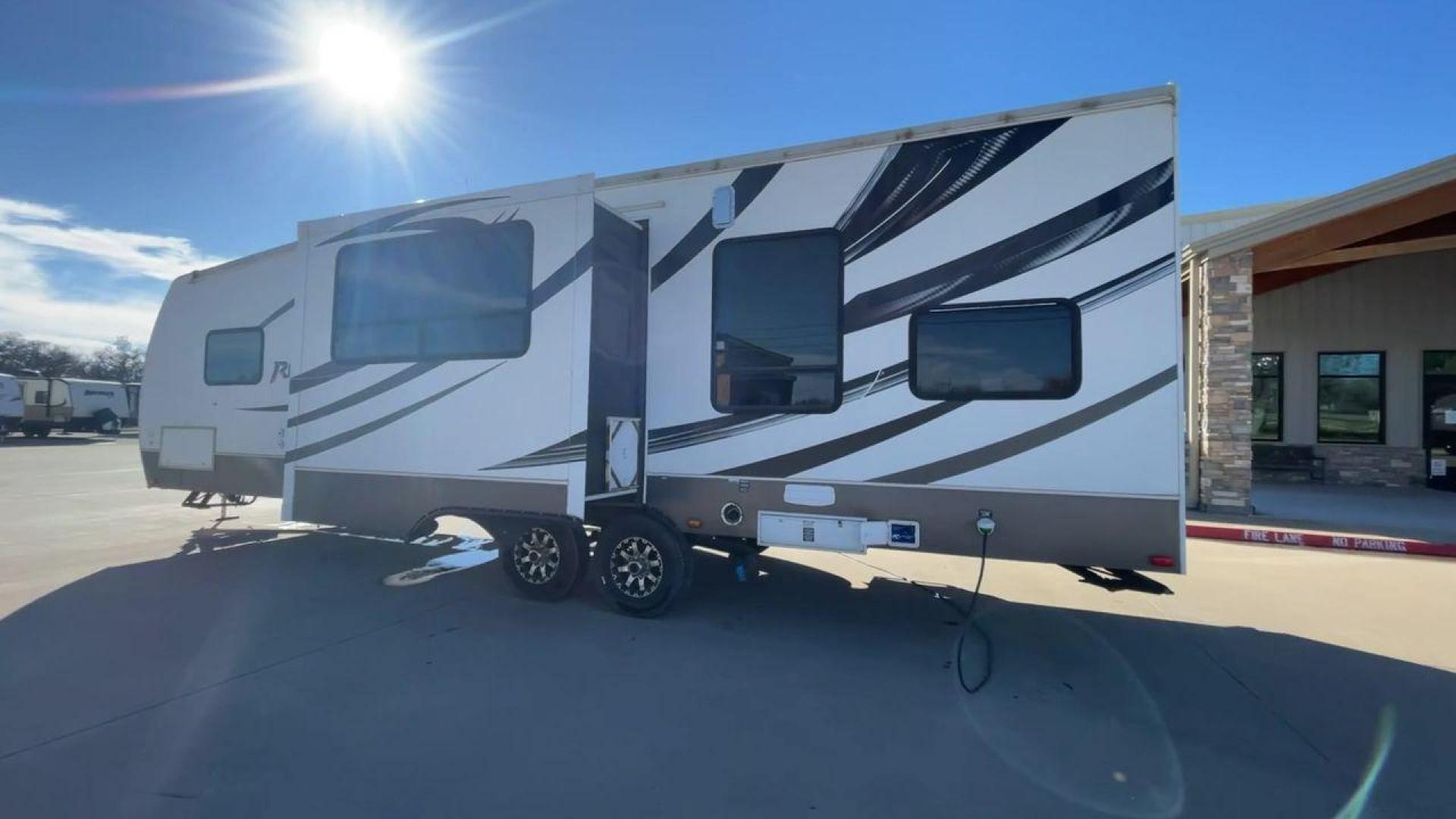 2014 WHITE RAPTOR 31DS (4YDT31D27ER) , located at 4319 N Main St, Cleburne, TX, 76033, (817) 678-5133, 32.385960, -97.391212 - Photo#7