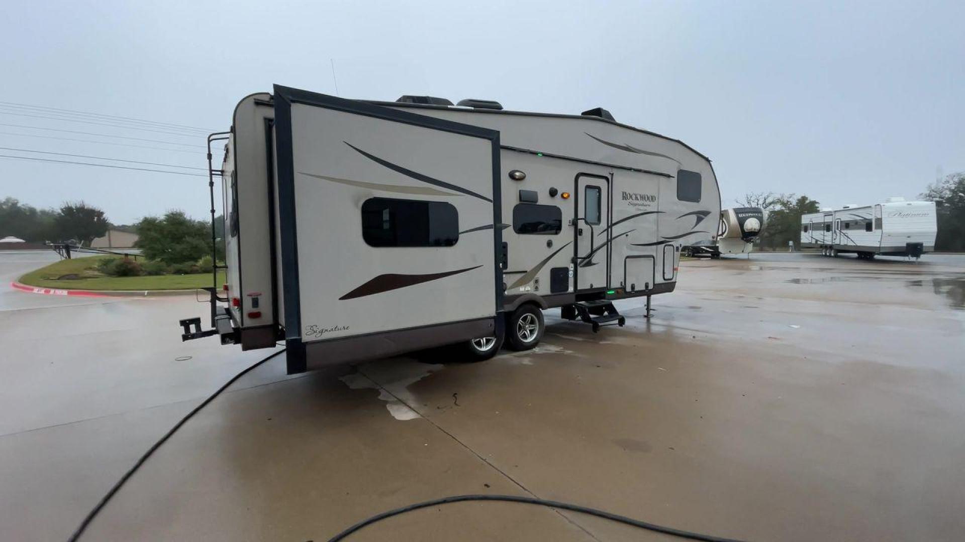 2014 TAN ROCKWOOD SIGNATURE 8281WS (4X4FRLD22E1) , Length: 31.92 ft. | Dry Weight: 7,849 lbs. | Slides: 3 transmission, located at 4319 N Main St, Cleburne, TX, 76033, (817) 678-5133, 32.385960, -97.391212 - Photo#1