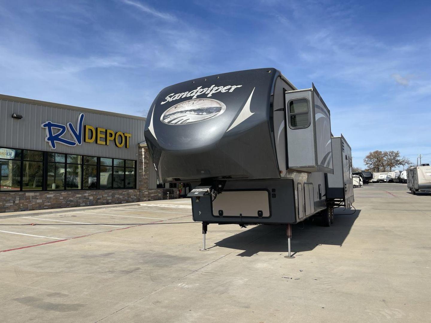 2014 TAN SANDPIPER 35ROK - (4X4FSAL21EJ) , located at 4319 N Main St, Cleburne, TX, 76033, (817) 678-5133, 32.385960, -97.391212 - Photo#0