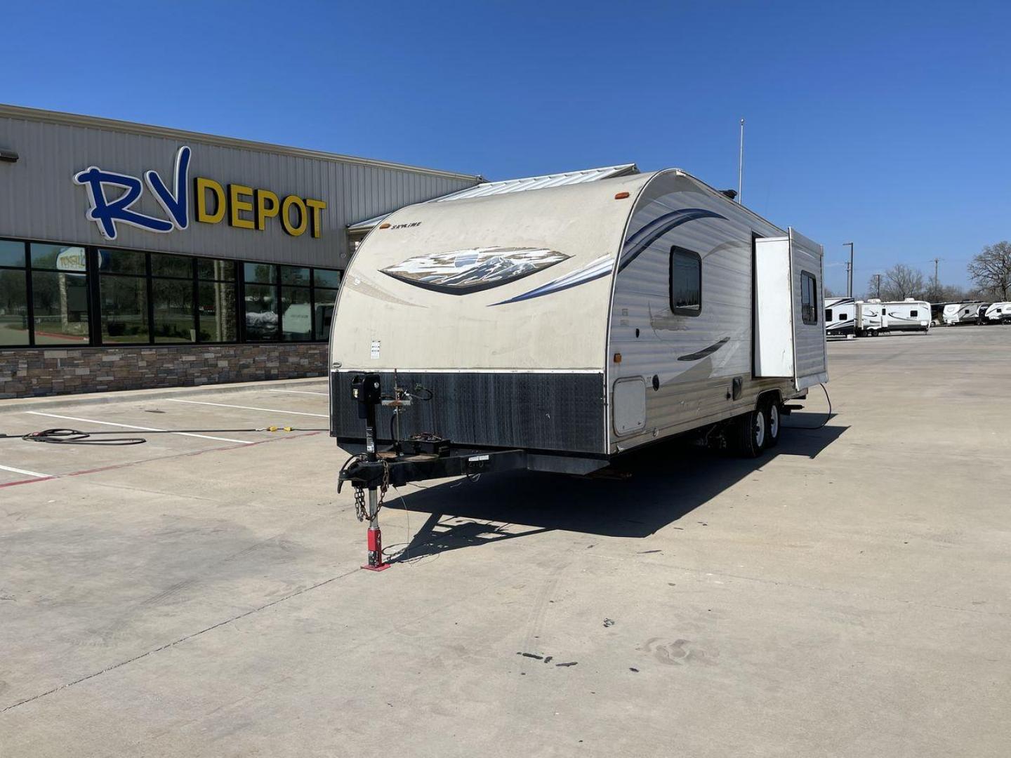 2014 SKYLINE WEEKENDER 260 - (1SE200M24EC) , located at 4319 N Main St, Cleburne, TX, 76033, (817) 678-5133, 32.385960, -97.391212 - Photo#0