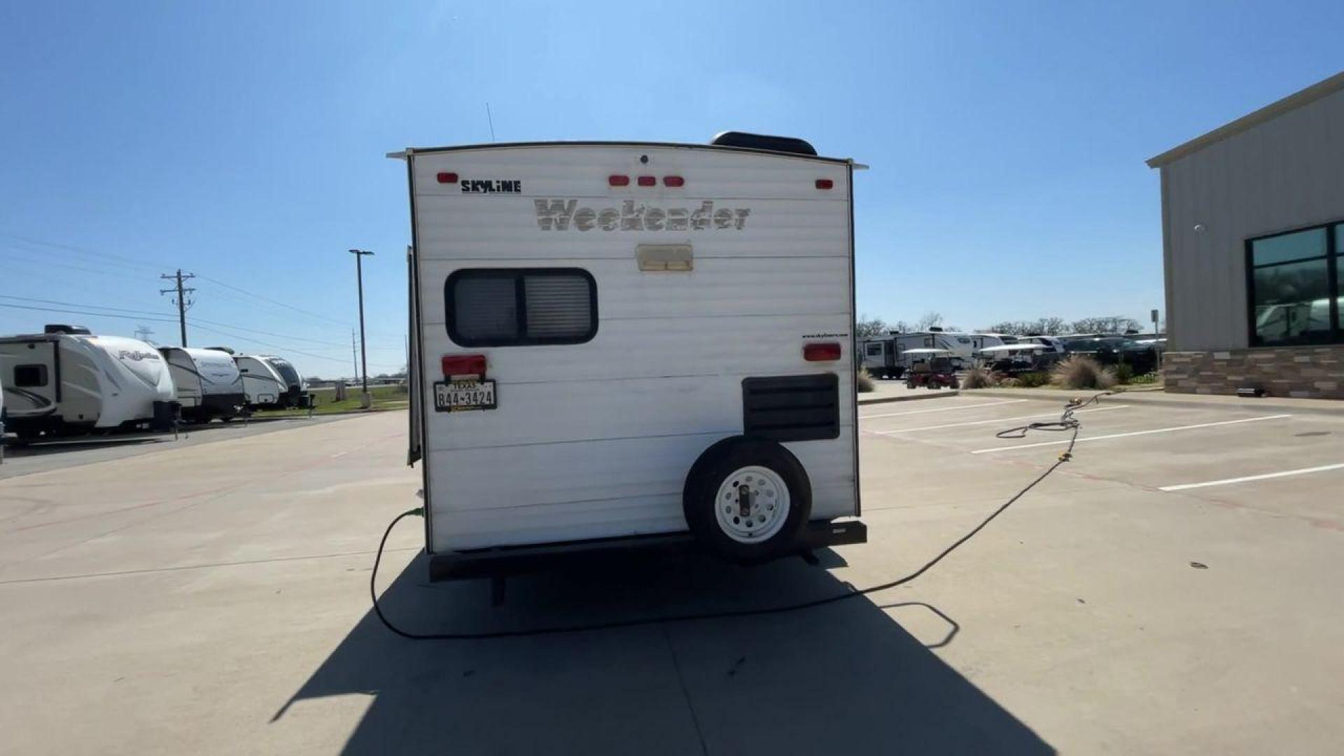 2014 SKYLINE WEEKENDER 260 - (1SE200M24EC) , located at 4319 N Main St, Cleburne, TX, 76033, (817) 678-5133, 32.385960, -97.391212 - Photo#8